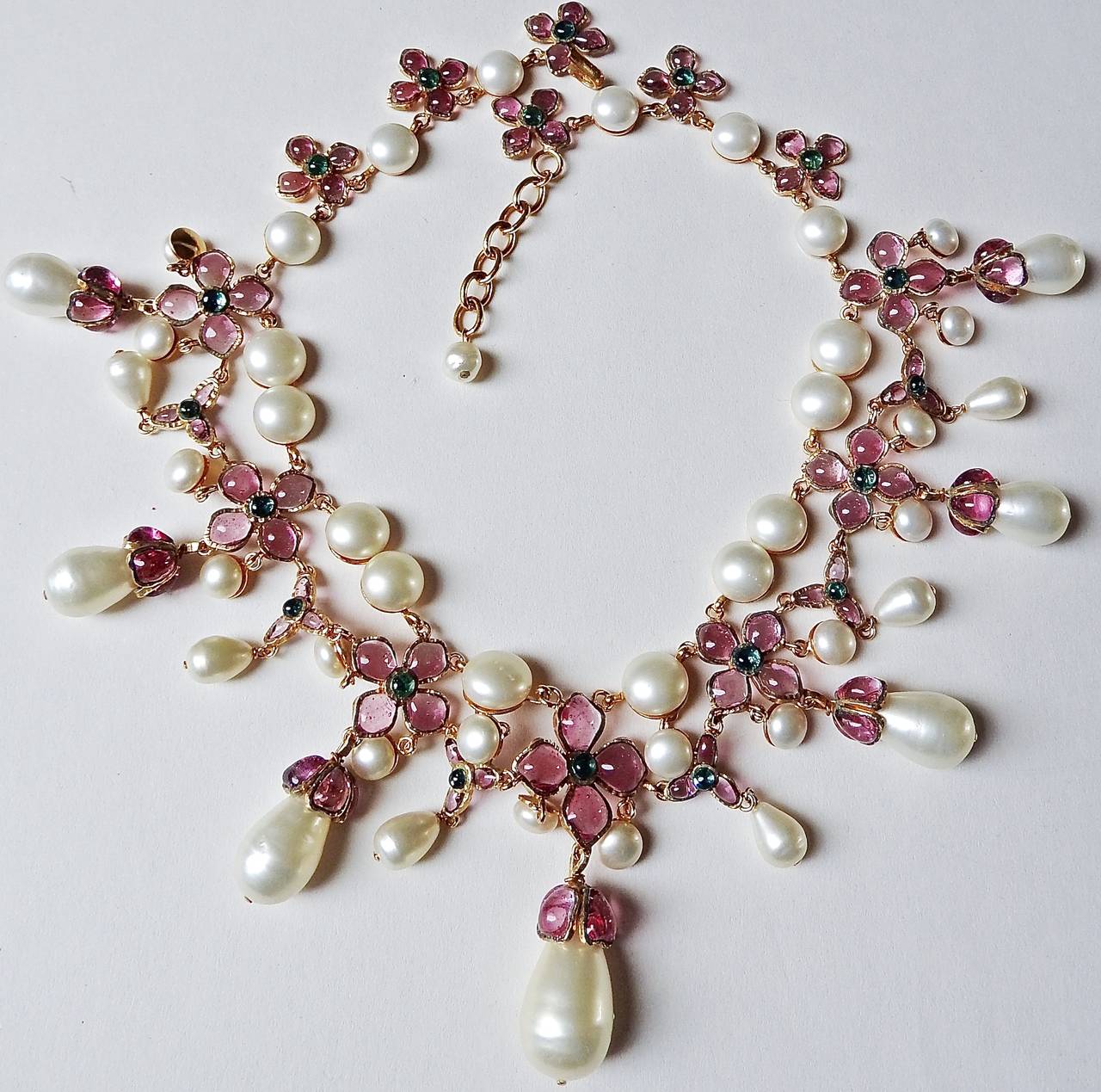 Vintage ✿*ﾟ95P Chanel Gripoix Glass Flower Oversized Teardrop Pearl Necklace For Sale 3