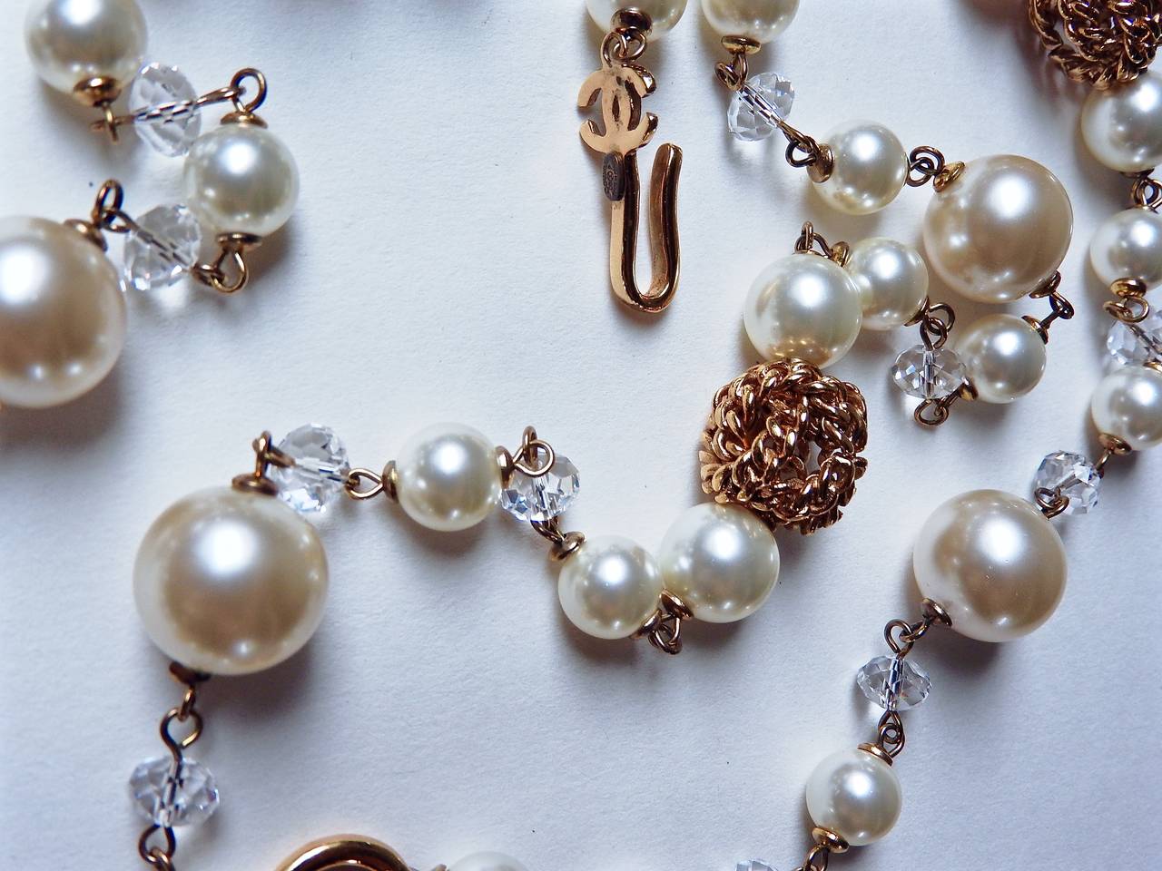 Chanel ✿*ﾟ Luscious LARGE CREAMY  Glass Pearls Gold Nugget Crystals Necklace For Sale 2