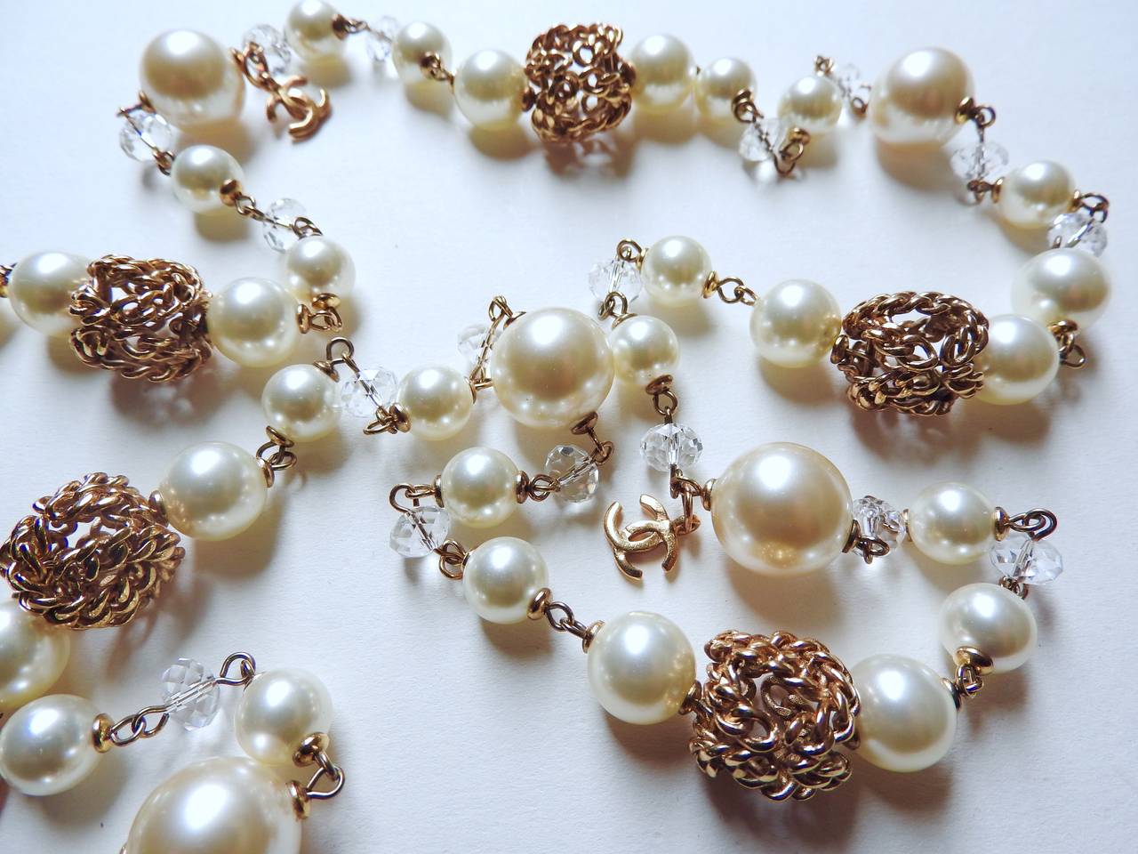 Chanel ✿*ﾟ Luscious LARGE CREAMY  Glass Pearls Gold Nugget Crystals Necklace For Sale 4