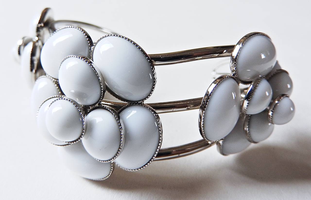 98C VINTAGE ✿*ﾟChanel 3-OPAQUE Gripoix Glass Camellia Bangle Cuff Bracelet