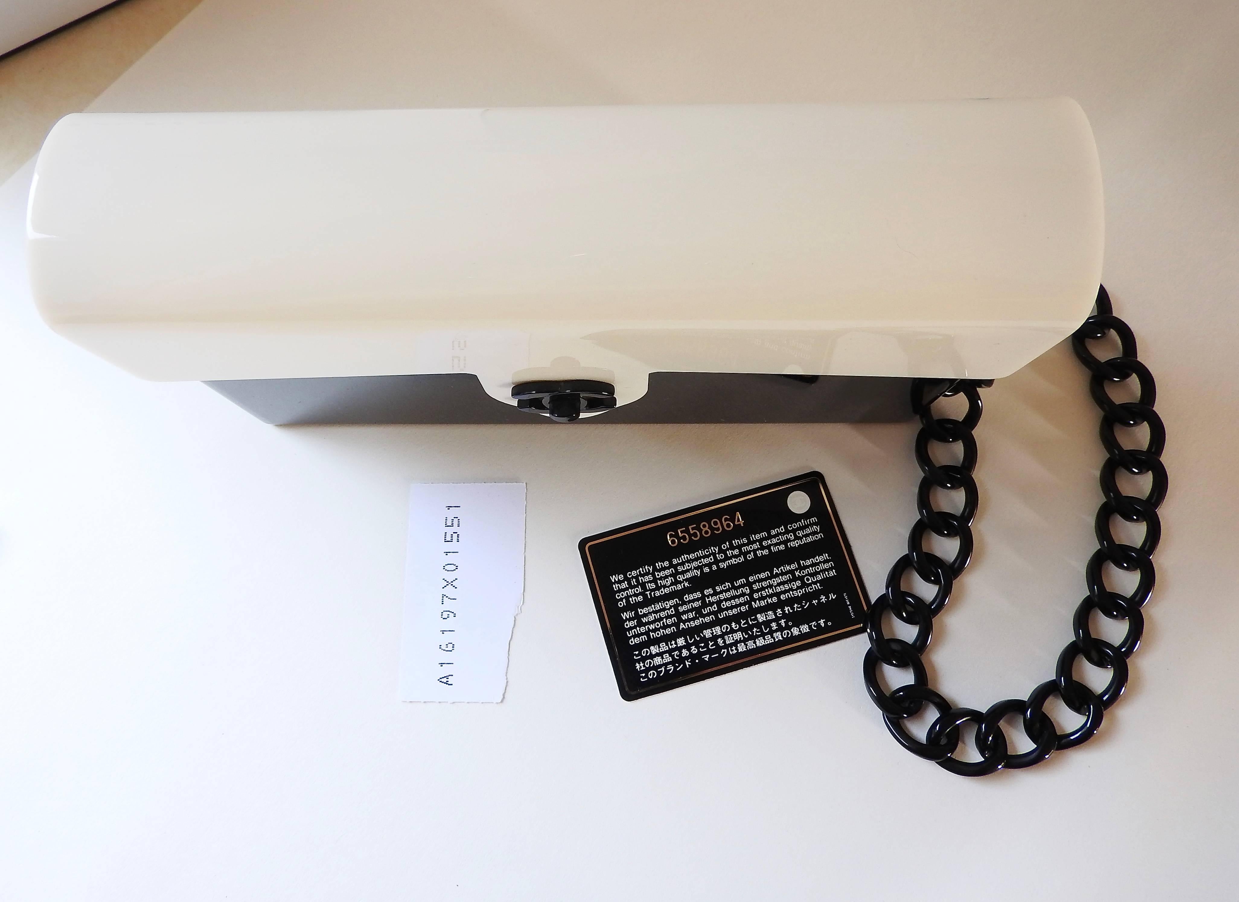 NEW ✿*ﾟChanel LARGE Black White Plexiglass Resin Hardshell Clutch Handbag Bag  For Sale 2