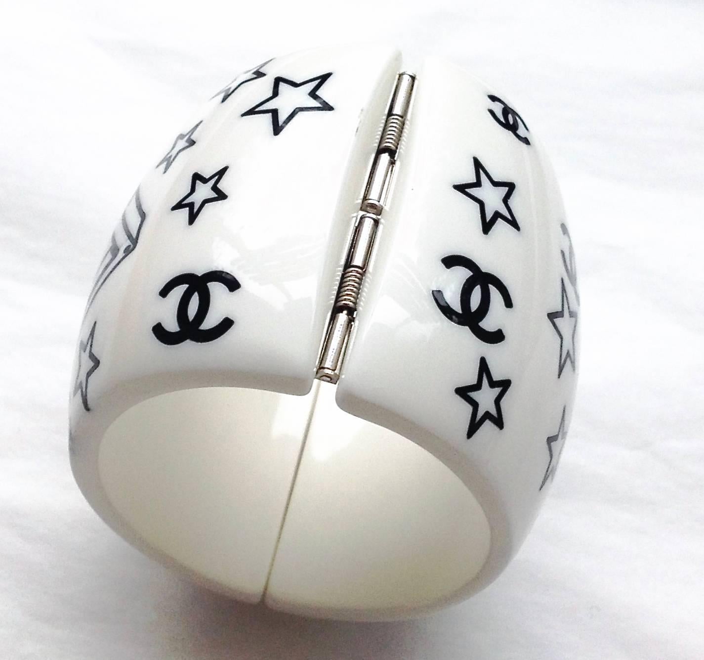 Chanel ✿*ﾟFAMOUS 04P POP CHIC Music Cassette Headphones Resin Bangle Cuff Brace For Sale 3