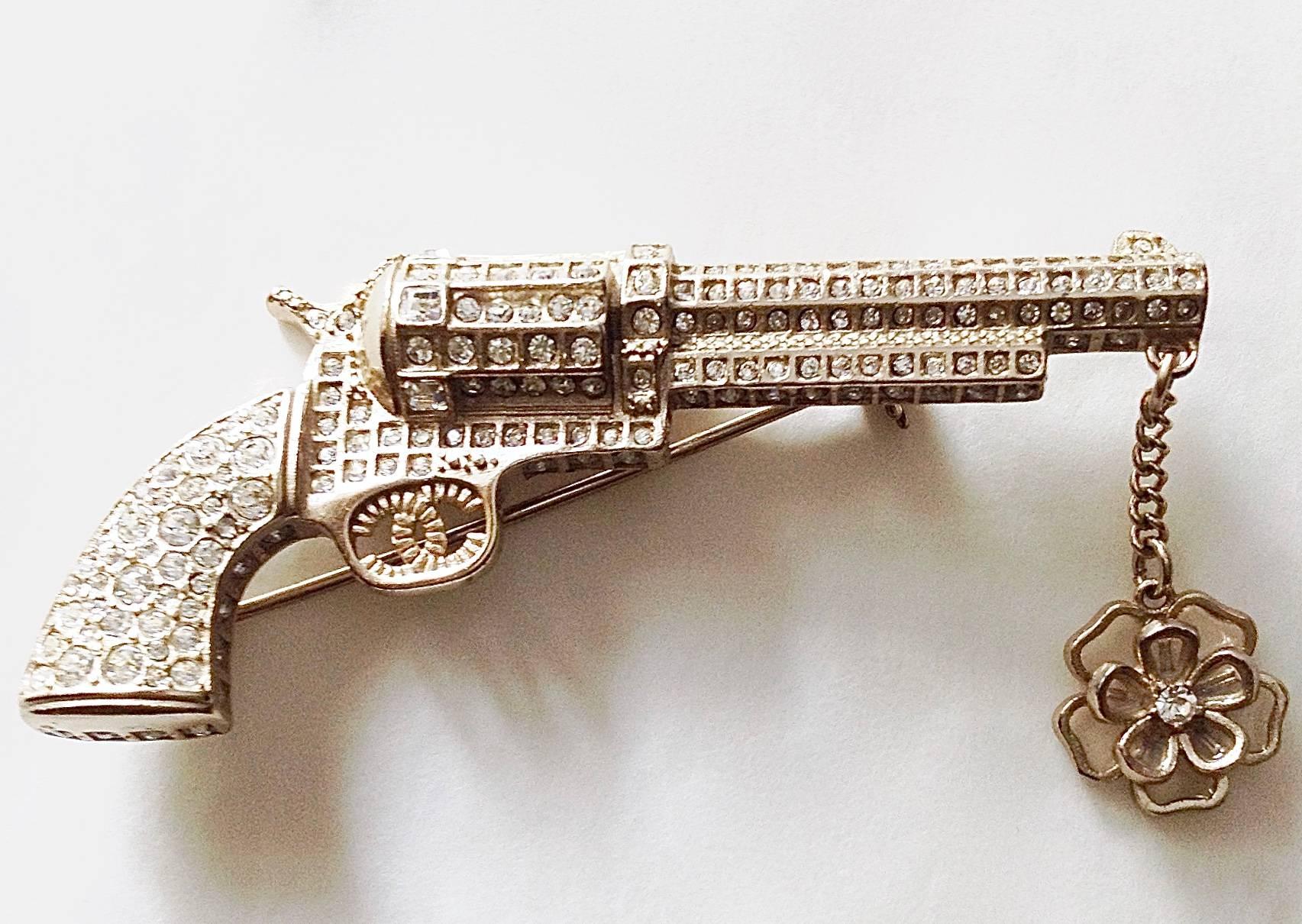 Women's or Men's MINT Chanel  ✿*ﾟPARIS-DALLAS Beautiful Craftsmanship Jewelled Gun Pistol Brooch For Sale