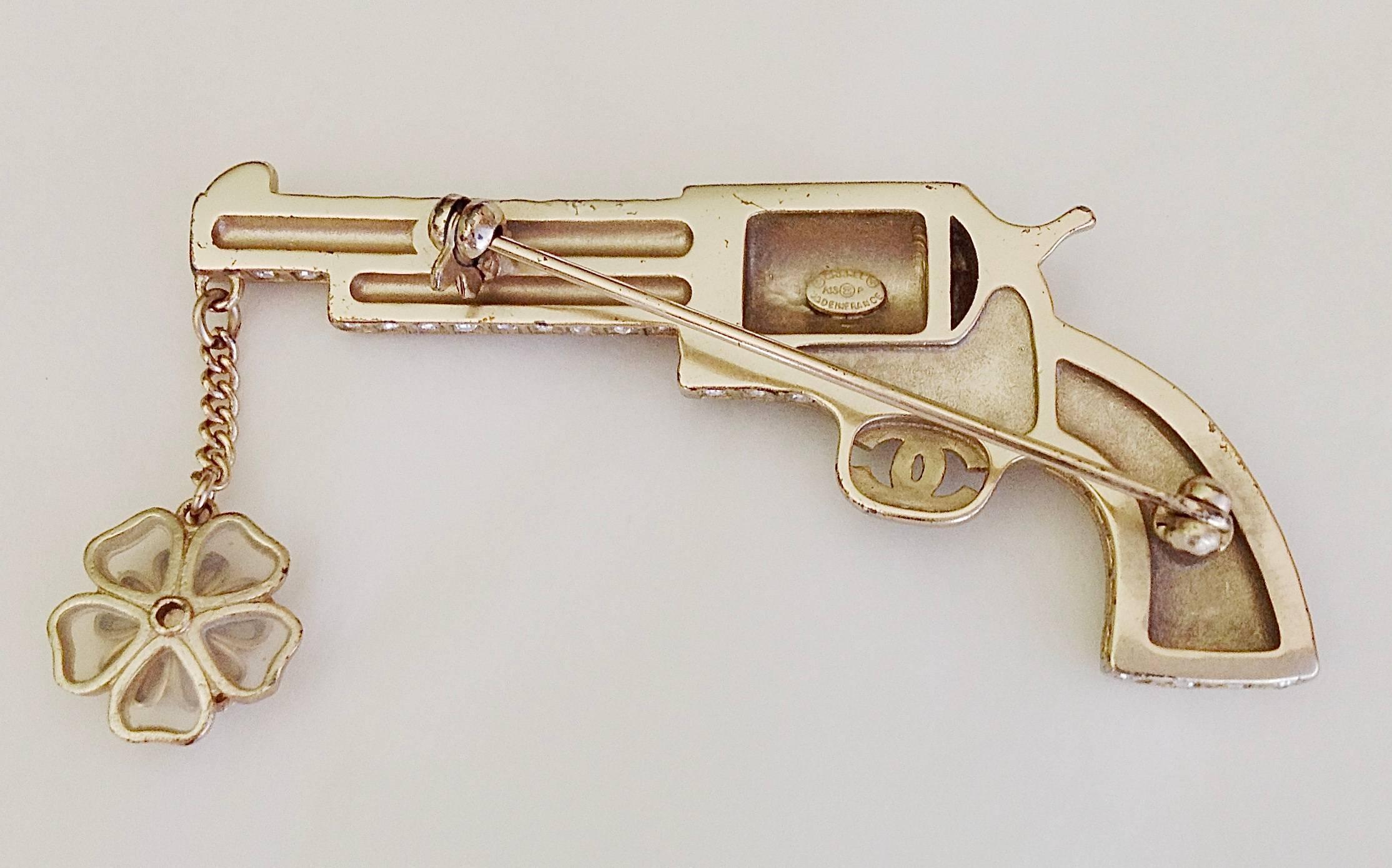 MINT Chanel  ✿*ﾟPARIS-DALLAS Beautiful Craftsmanship Jewelled Gun Pistol Brooch For Sale 2