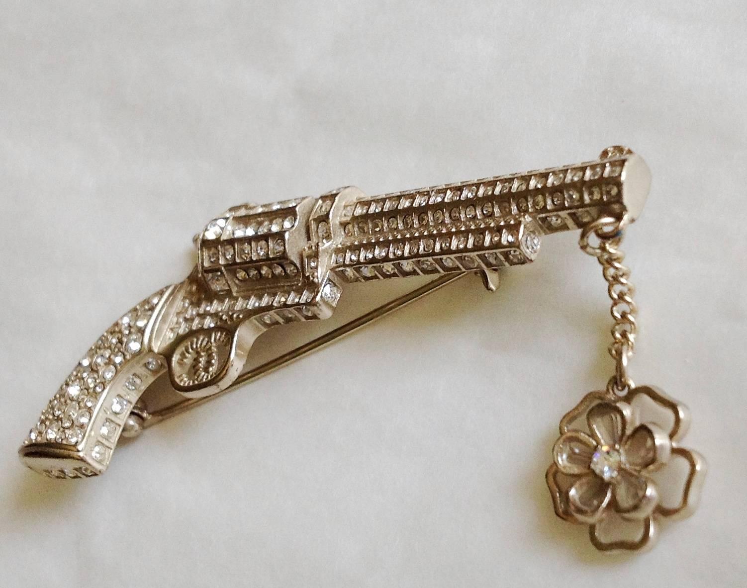 MINT Chanel  ✿*ﾟPARIS-DALLAS Beautiful Craftsmanship Jewelled Gun Pistol Brooch For Sale 1