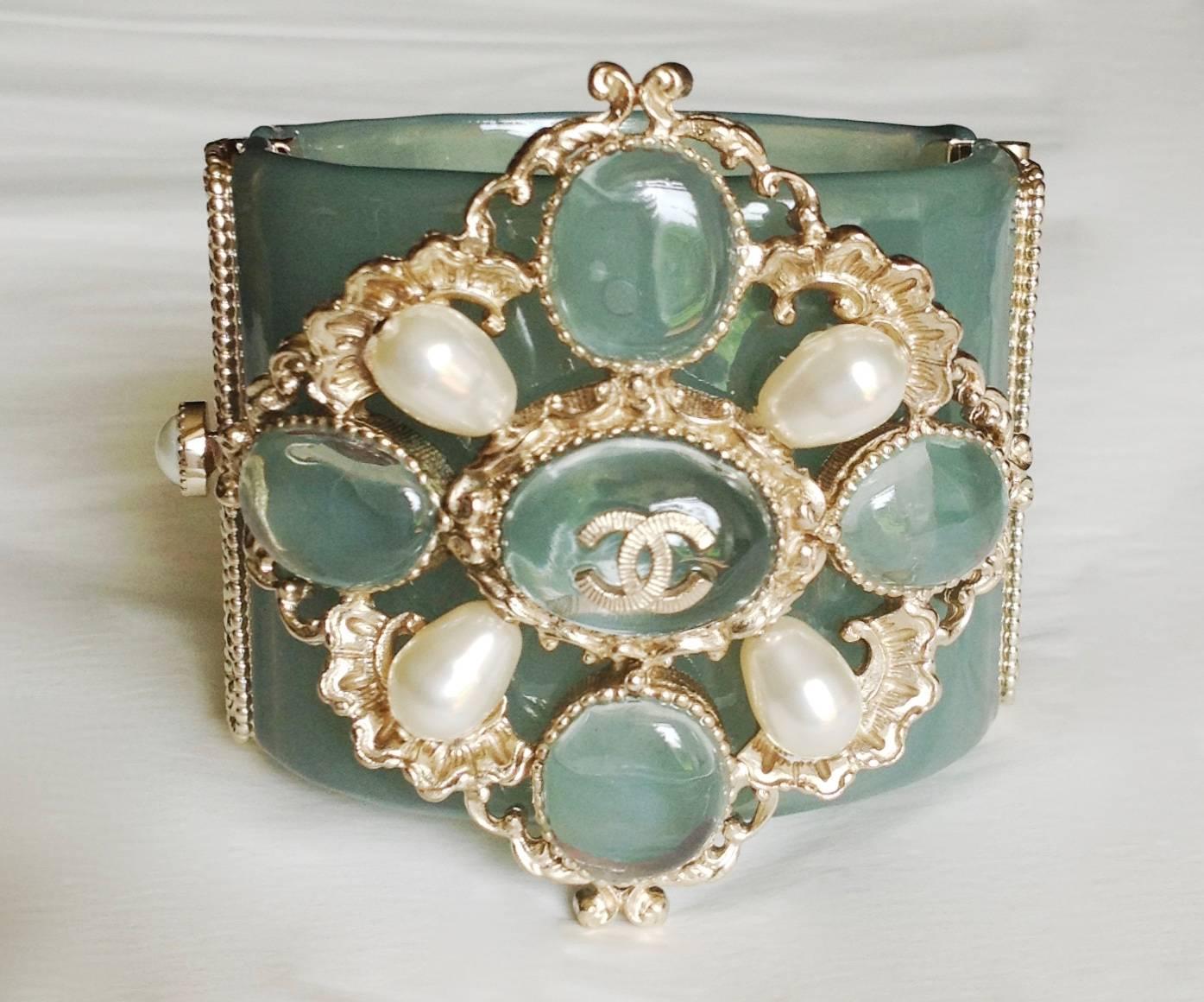 NEW  Chanel ✿*ﾟ VERSAILLES Resin Gripoix Glass Pearl Bangle Cuff Bracelet 1
