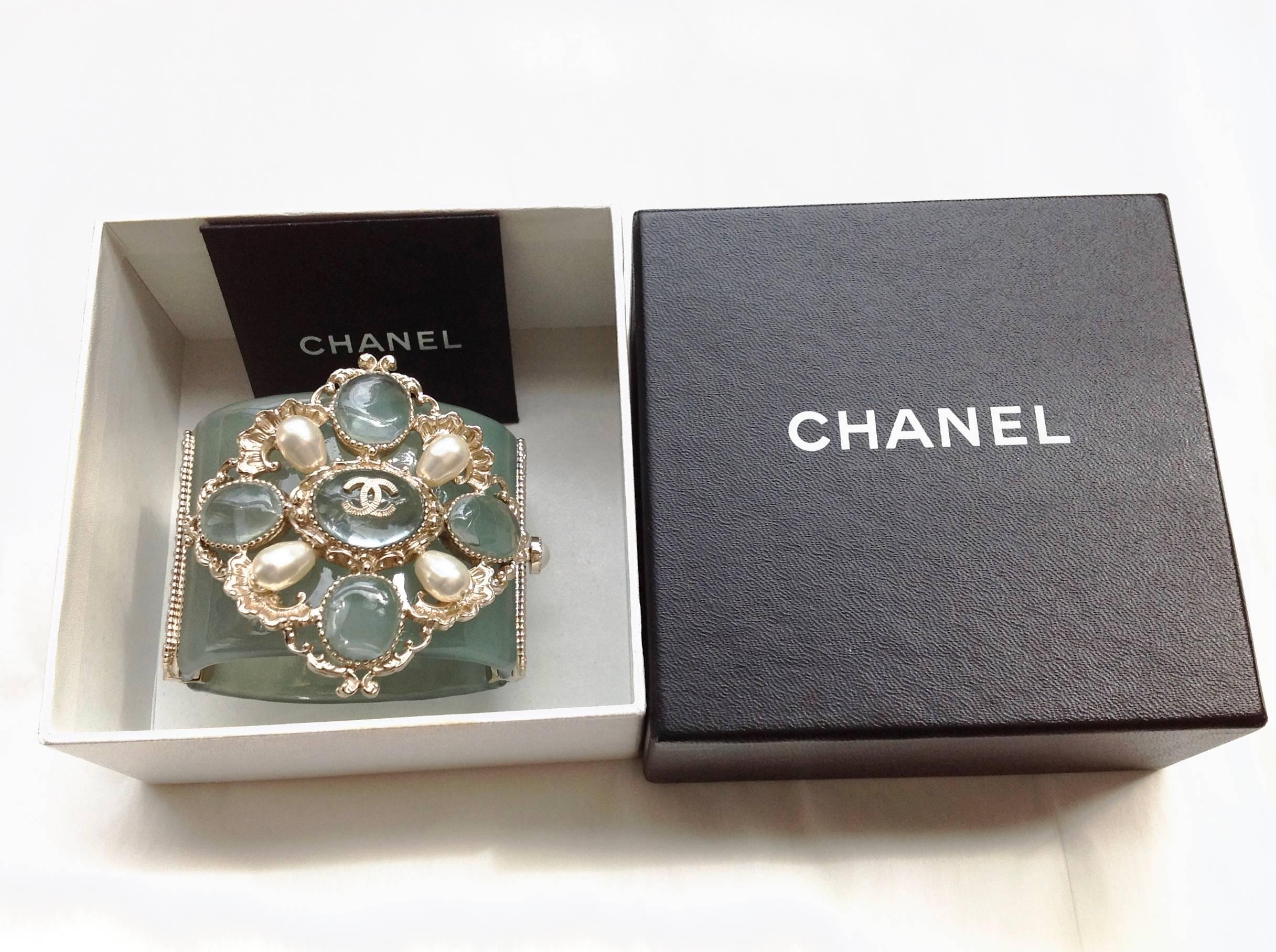 NEW  Chanel ✿*ﾟ VERSAILLES Resin Gripoix Glass Pearl Bangle Cuff Bracelet 3