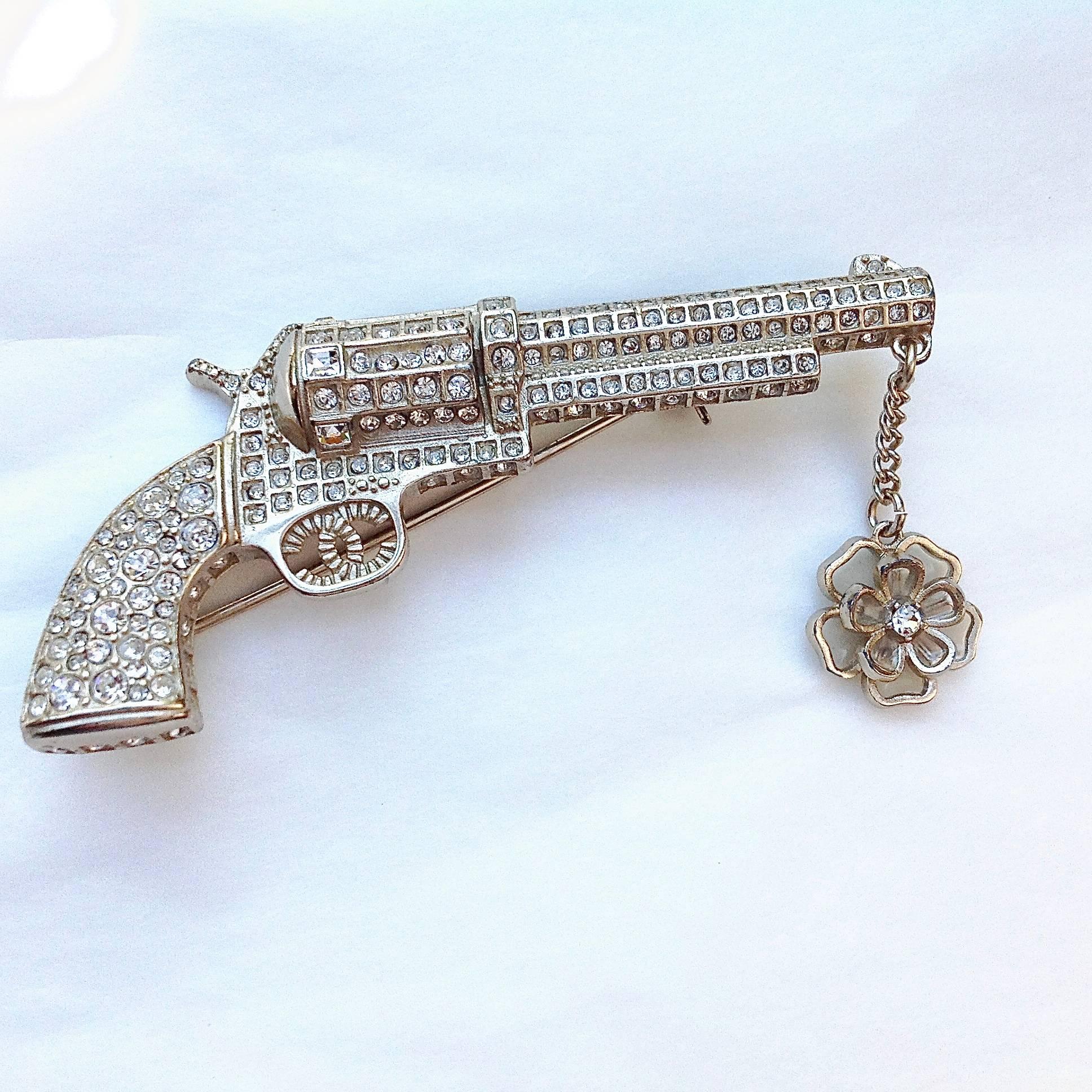  Chanel ✿*ﾟDALLAS Craftsmanship Gripoix Camellia Jeweled Gun Pistol Brooch For Sale 1
