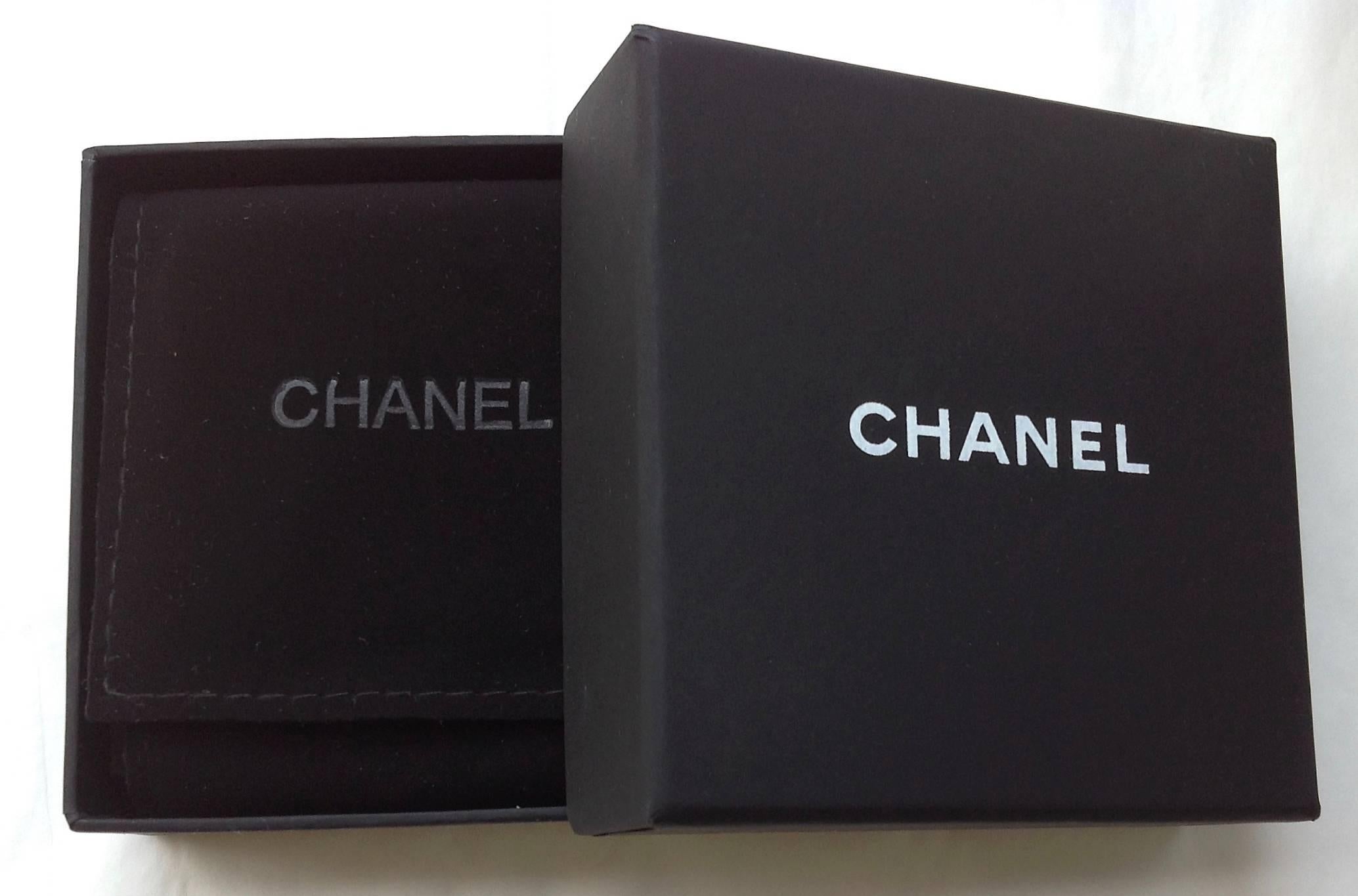  Chanel ✿*ﾟDALLAS Craftsmanship Gripoix Camellia Jeweled Gun Pistol Brooch For Sale 2