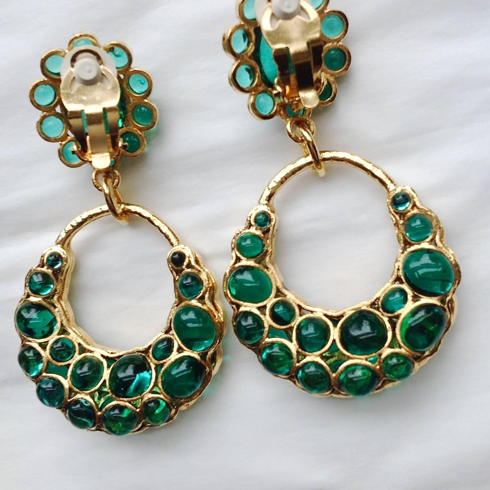 VINTAGE ✿*ﾟ Chanel Oversized Pâte de verre Gripoix Green Glass Earrings 1