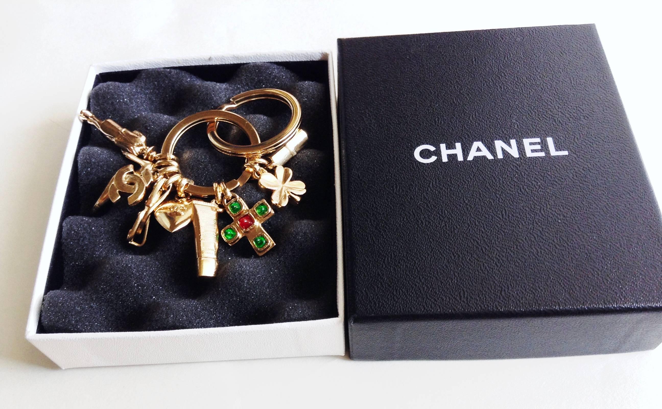 Women's or Men's Vintage ✿*ﾟChanel *ICONIC* Gripoix Glass Necklace Pendant Keychain For Sale