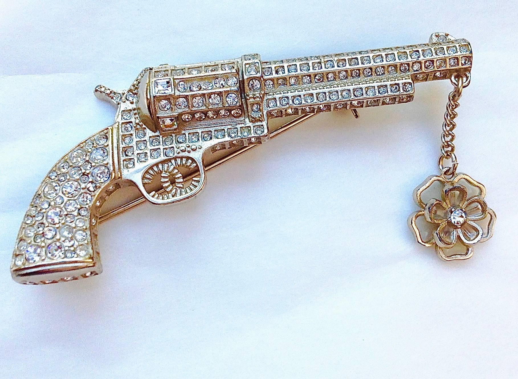 Chanel ✿*ﾟDALLAS Craftsmanship Gripoix Camellia Jeweled Gun Pistol Brooch For Sale 1