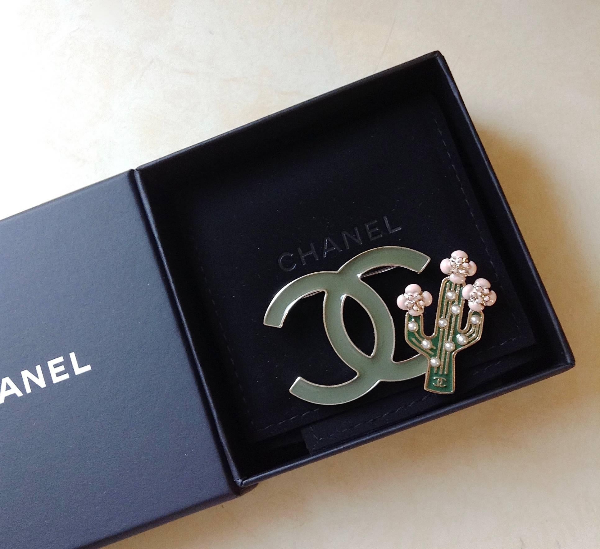 NIB NEW Chanel ✿*ﾟ2017 Resort CUBA Cactus Camellia Glass Pearl Bag Charm Brooch For Sale 1