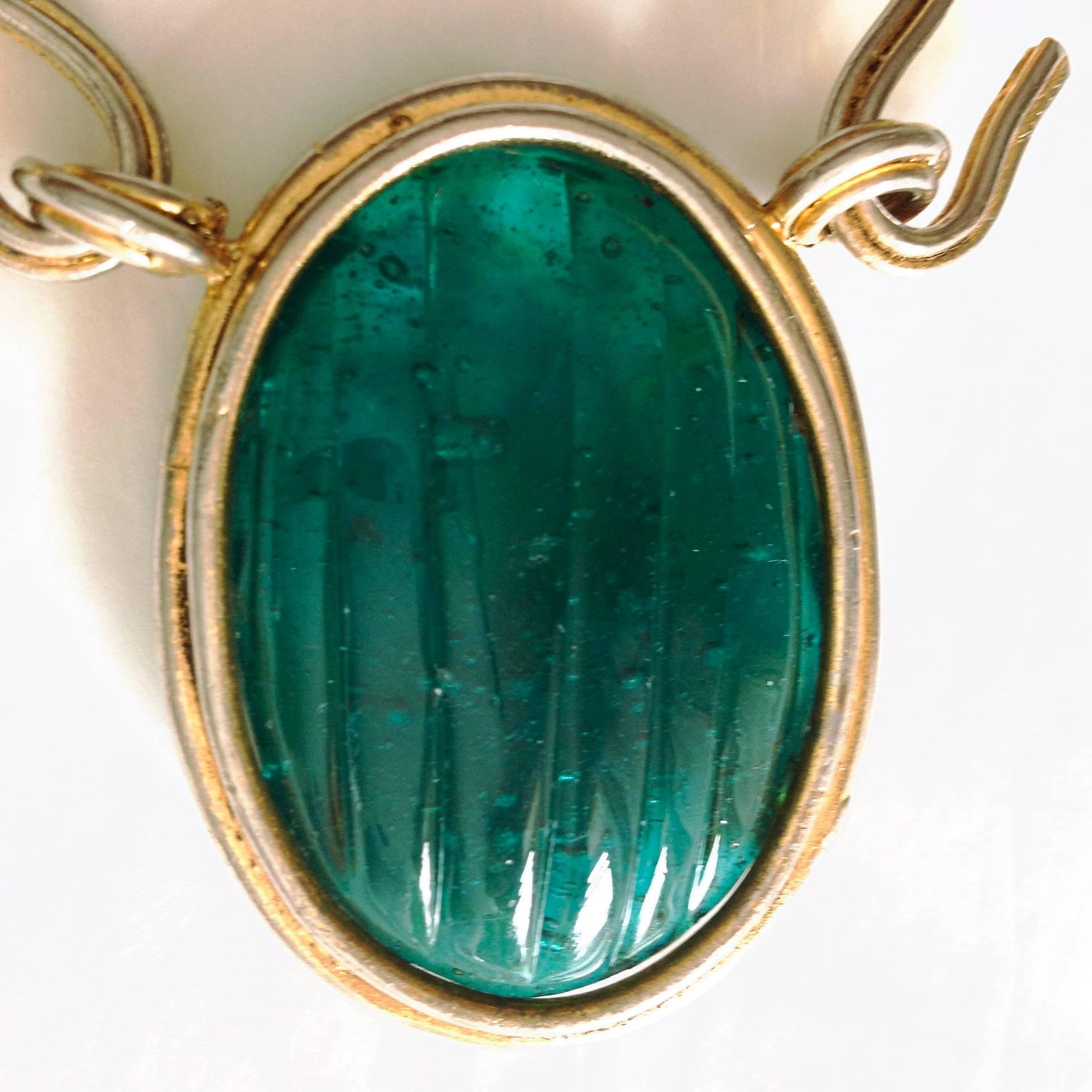 VINTAGE Chanel ✿*ﾟ70's OVERSIZED Emerald Gripoix Glass Pendant Choker Necklace  In Excellent Condition For Sale In KAOHSIUNG, TW
