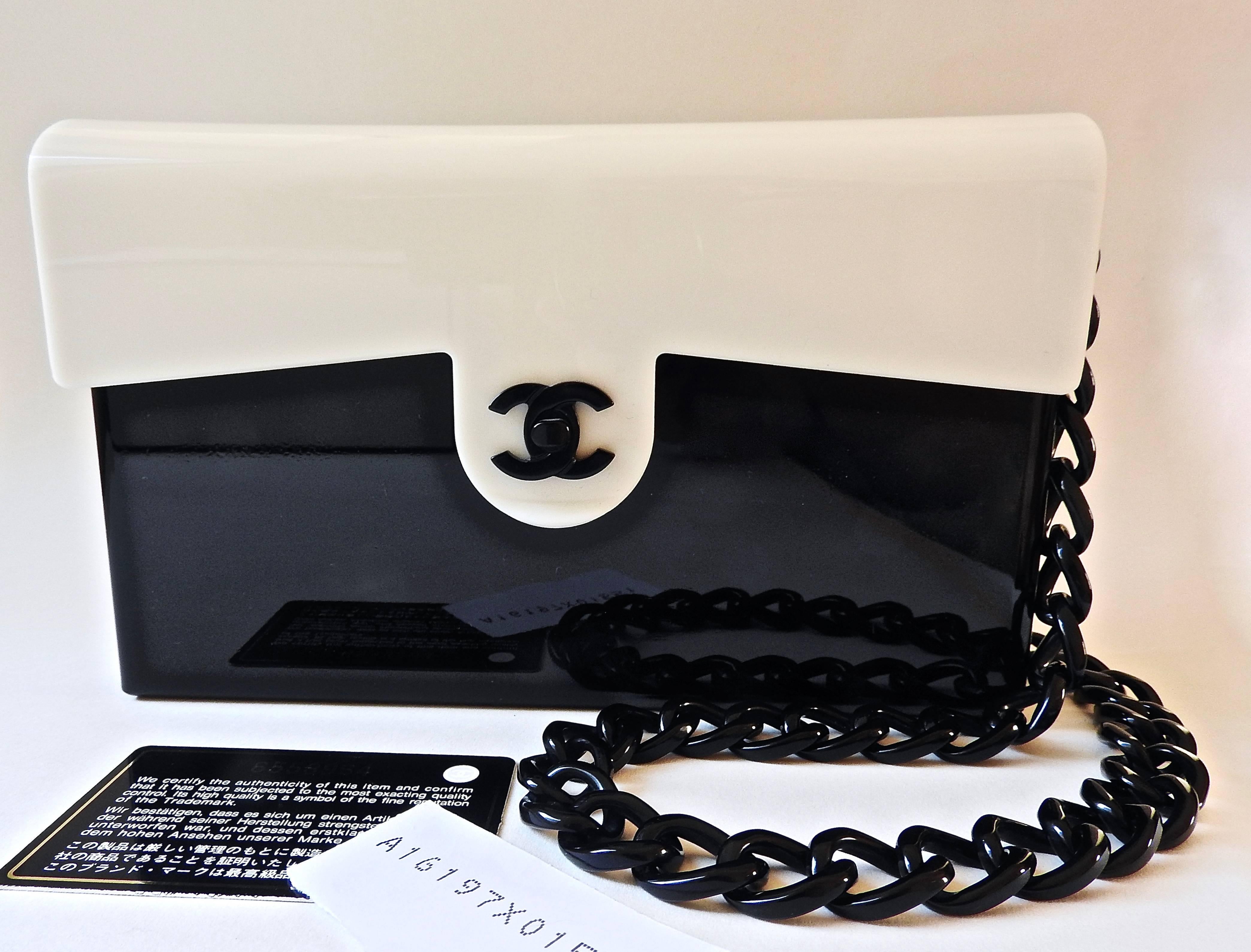 Women's NWT NEW Chanel ✿*ﾟLARGE Resin Plexiglass  Clutch Bag Clutch Tote Case handbag  For Sale