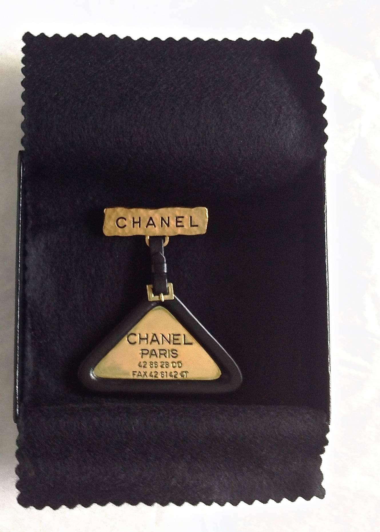 Women's or Men's Vintage ✿*ﾟChanel 94P LARGE Hammered Lambskin Leather Wrapped Pin Brooch For Sale