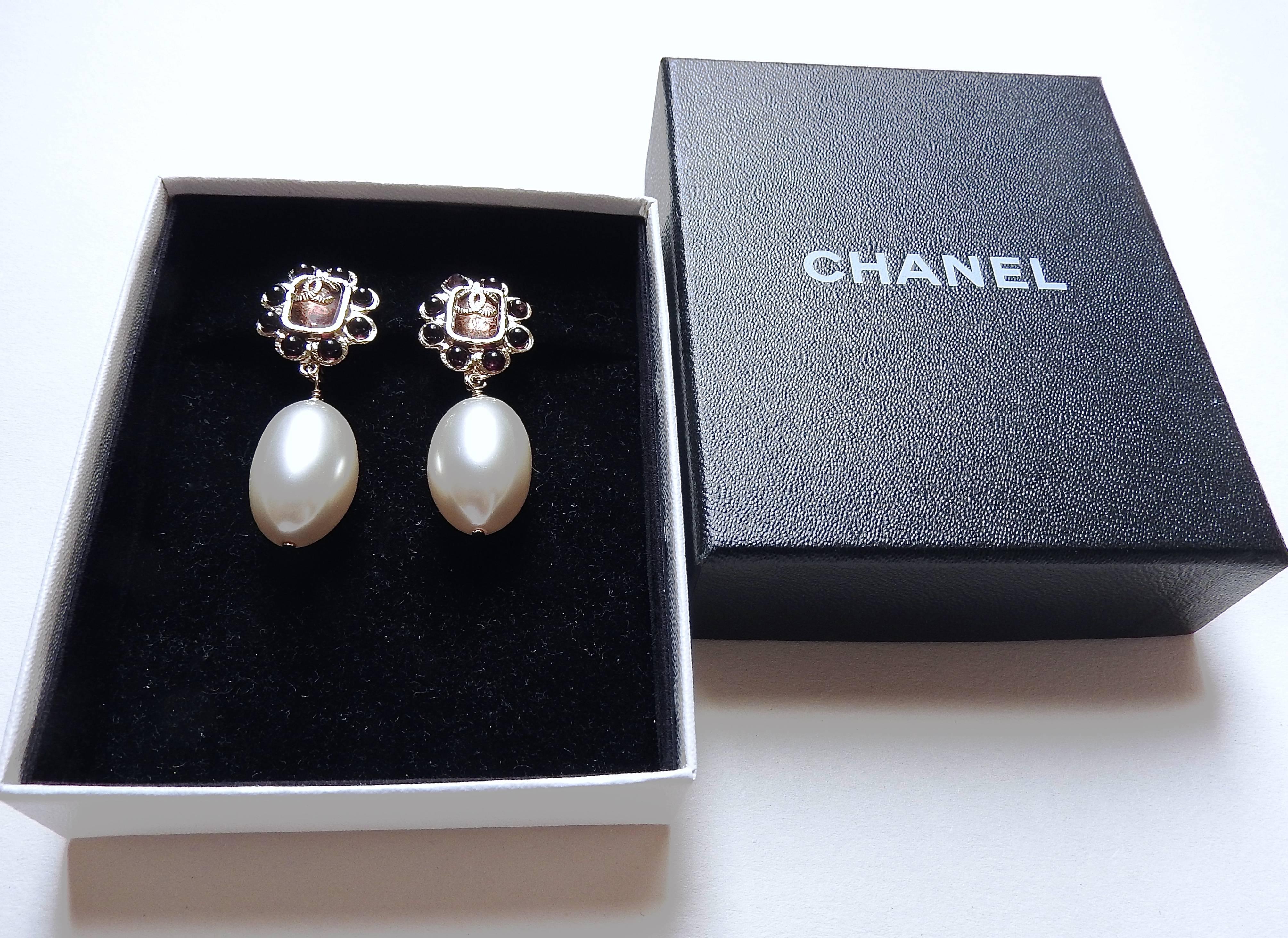 Chanel ✿*ﾟ *SO BEAUTIFUL*  Oversized Resin French Plum Coloured Pearl  Earrings  For Sale 3