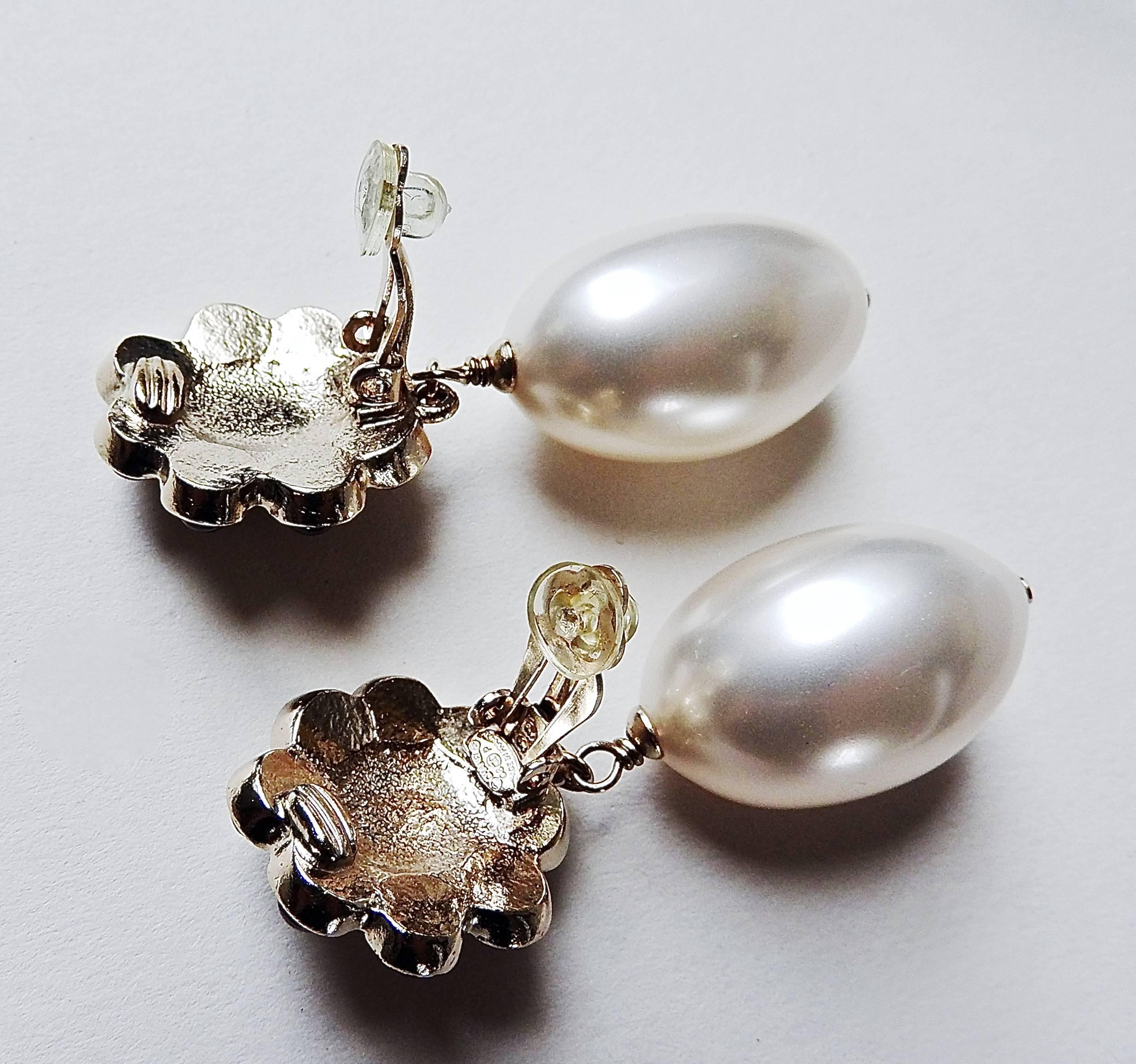 Women's Chanel ✿*ﾟ *SO BEAUTIFUL*  Oversized Resin French Plum Coloured Pearl  Earrings  For Sale