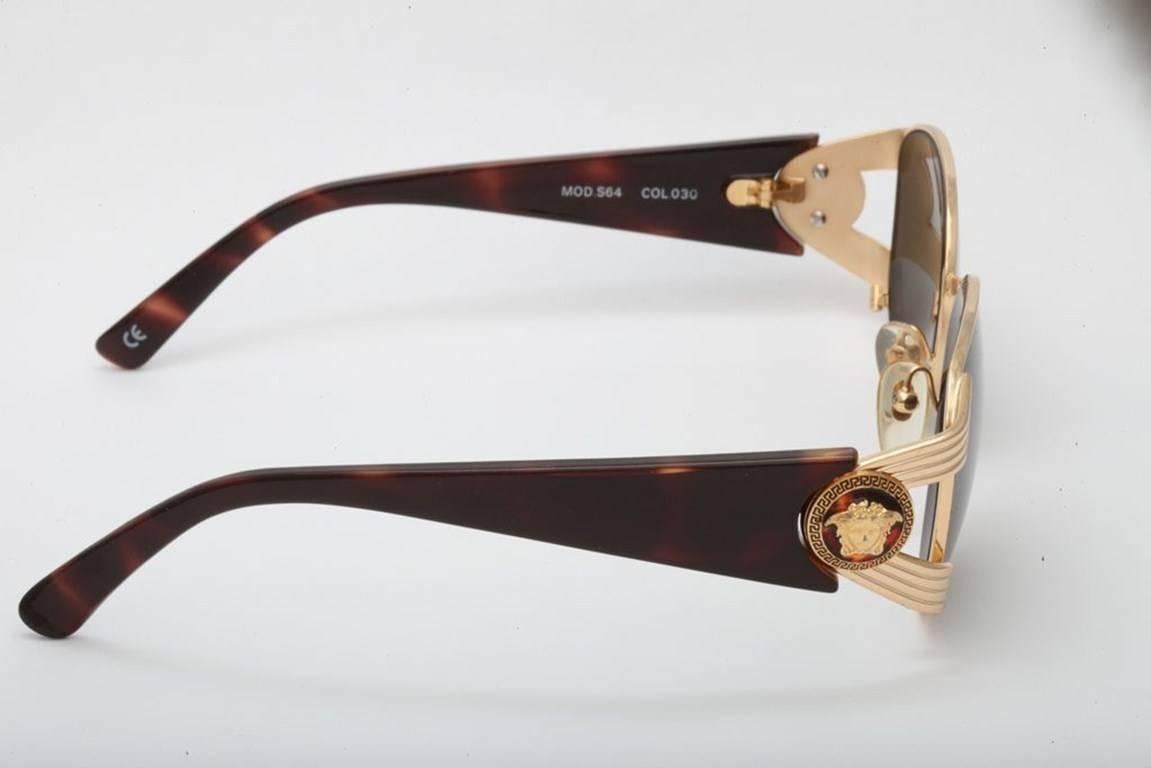 Vintage Gianni Versace Sunglasses Mod S64 Col 030 In Excellent Condition In Chicago, IL