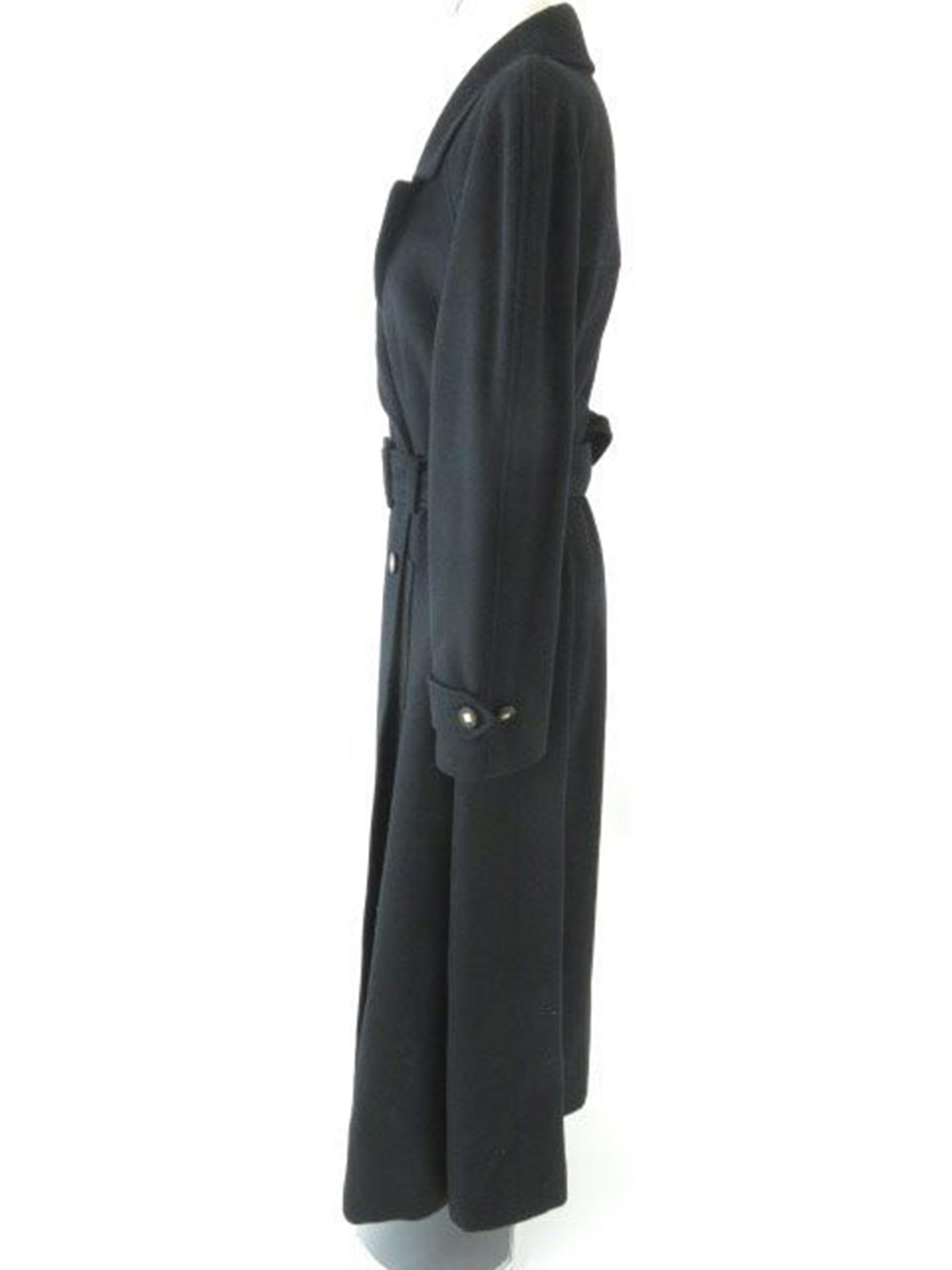 Amazing Chanel black cashmere long coat with a belt. 
French size 40.
