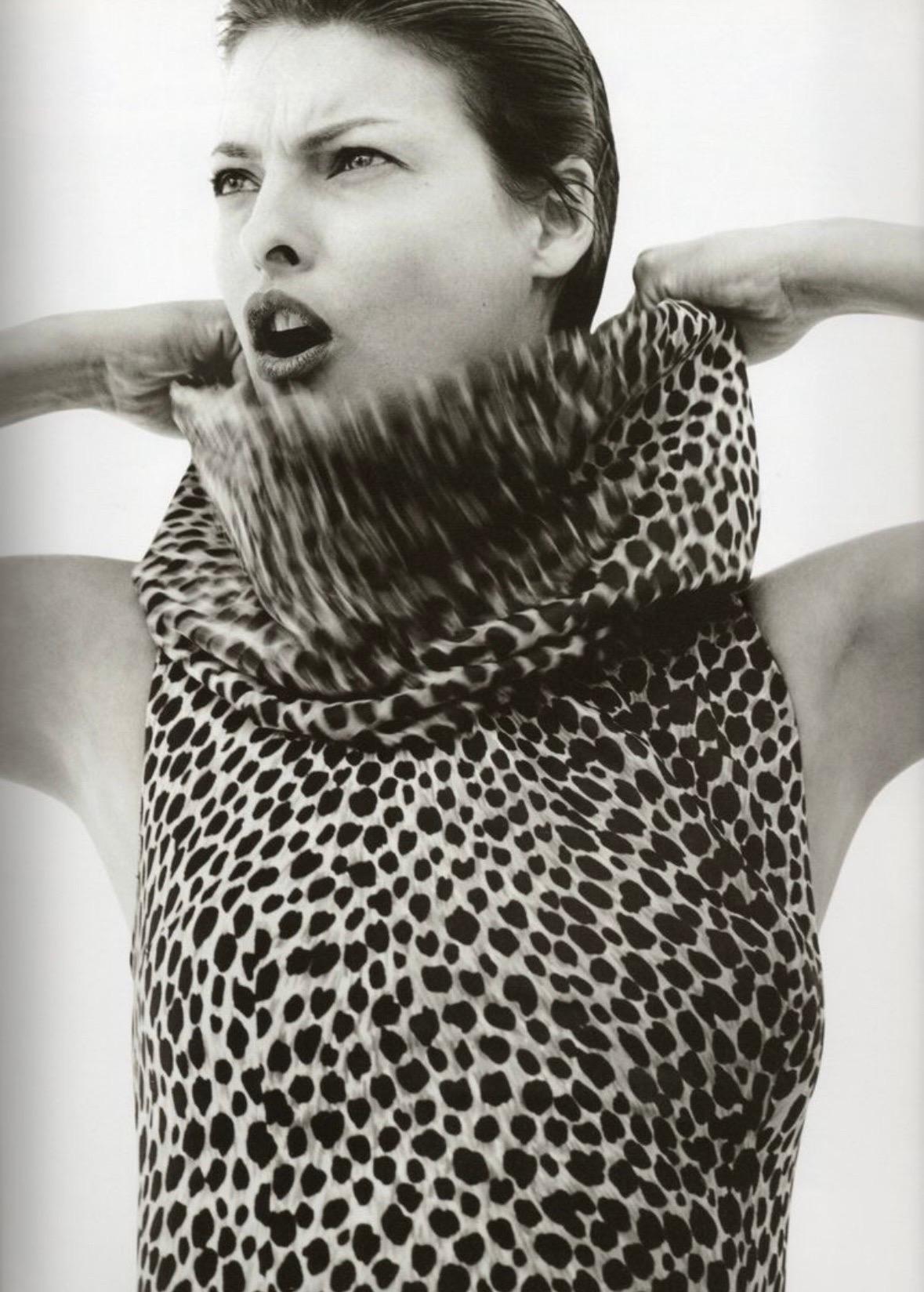 Robe à capuche extensible à imprimé léopard Dolce & Gabbana S/S 1996 Excellent état - En vente à West Hollywood, CA