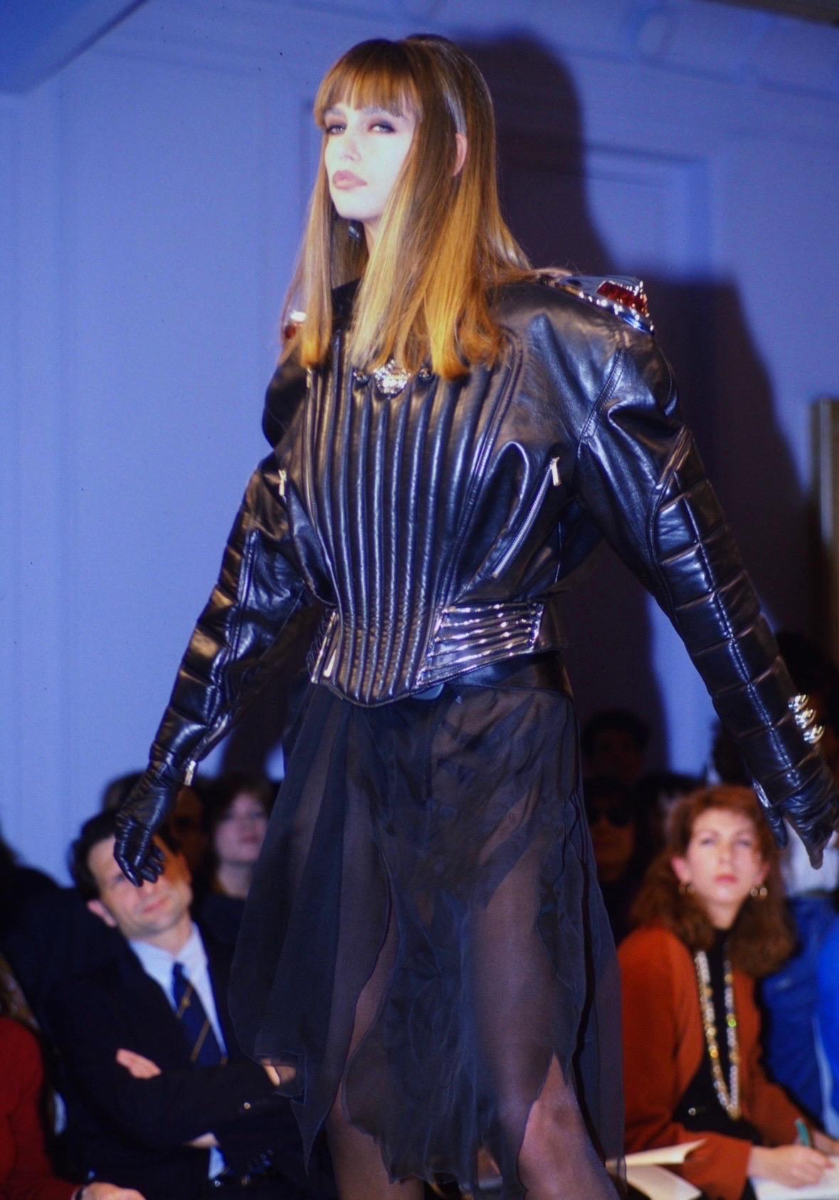 F/W 1989 Thierry Mugler Hiver Buick Sculptural Chrome Grille Leather Moto Jacket For Sale 2