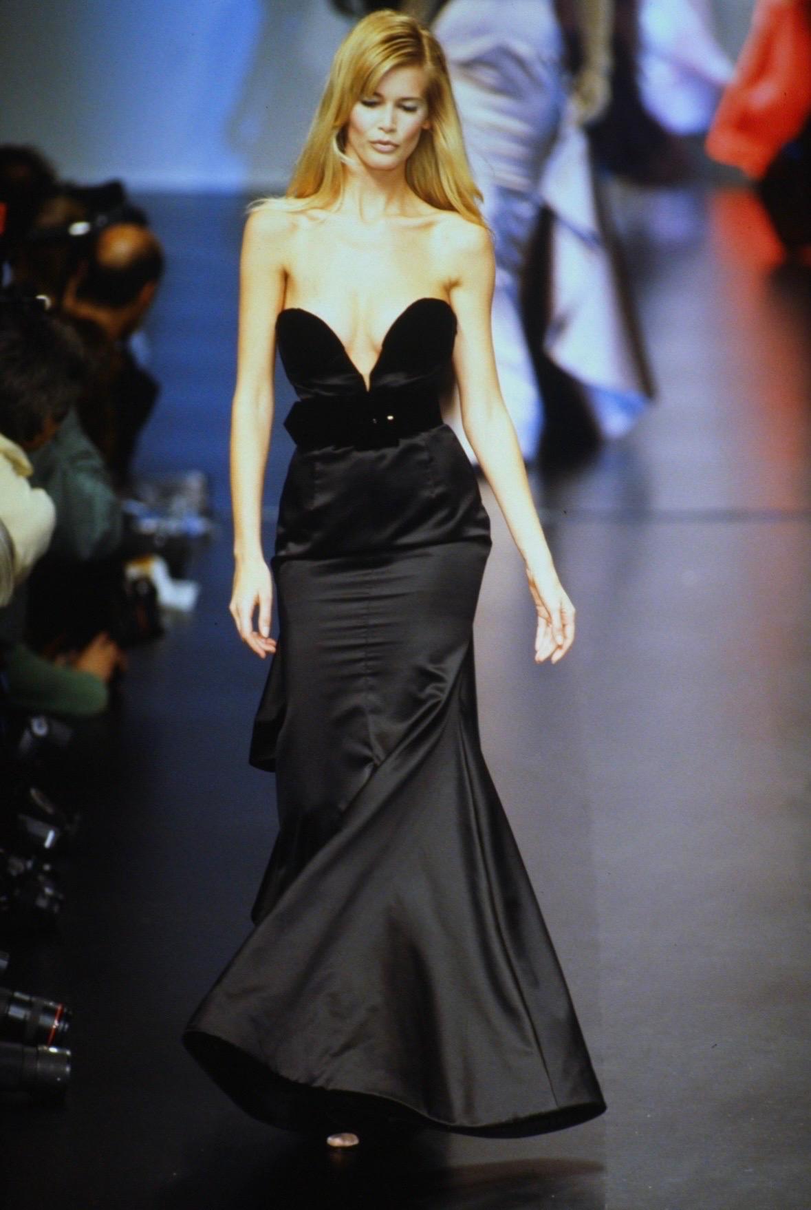 F/W 1995 Valentino Garavani Runway Black Satin Velvet Plunging Bust Gown In Excellent Condition For Sale In West Hollywood, CA
