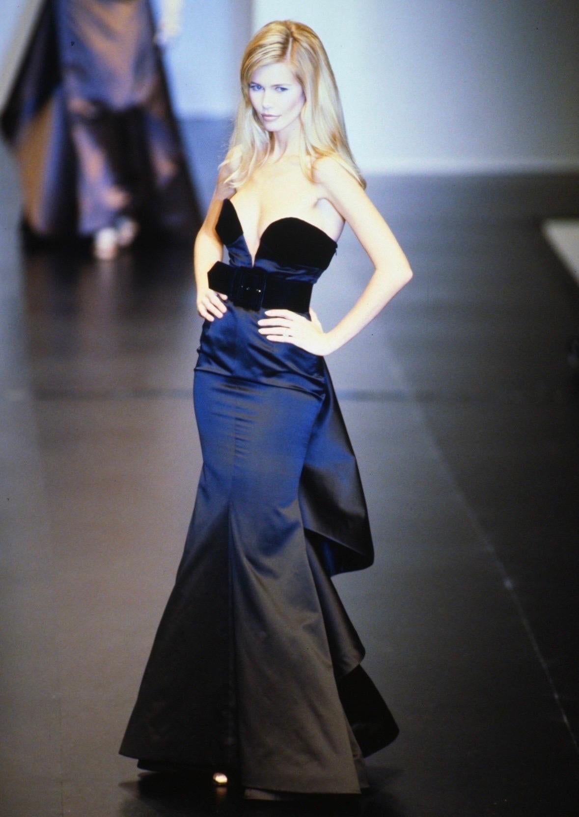 F/W 1995 Valentino Garavani Runway Black Satin Velvet Plunging Bust Gown For Sale 3