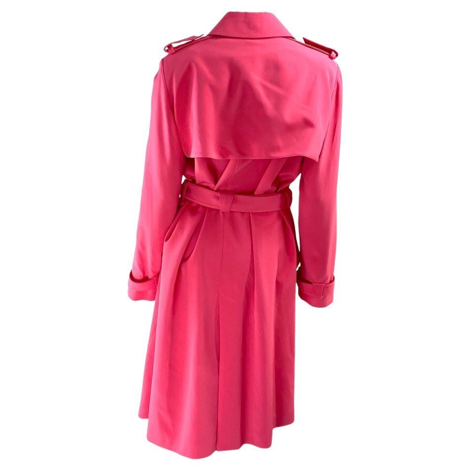 F/W 2001 Thierry Mugler Couture - Finition du défilé - Robe imperméable rose vif Pour femmes en vente