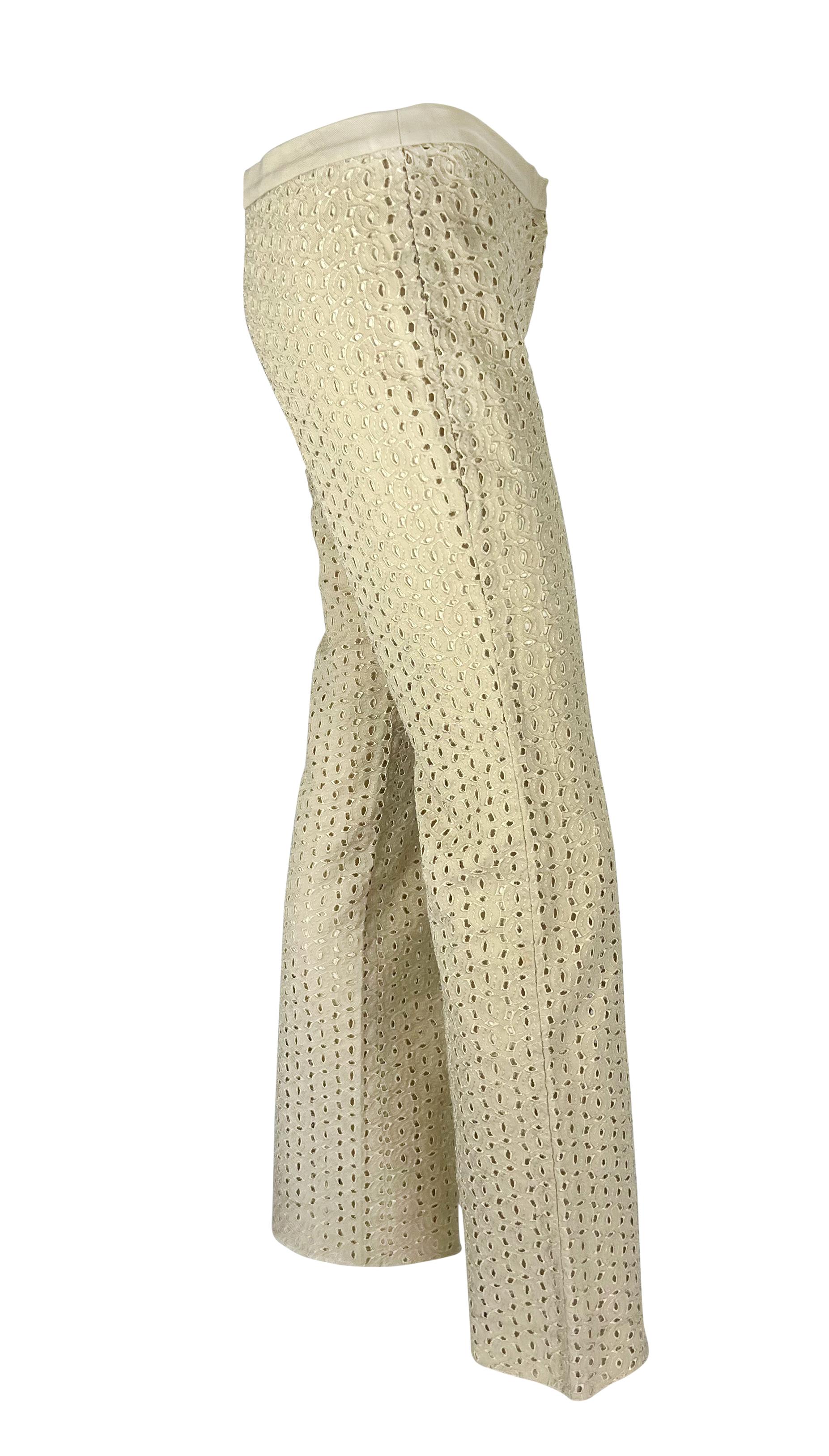 S.S. 2002 Donatella Versace for Gianni Versace Pantaloni Off-White con Broderie Anglaise trasparente in vendita 2