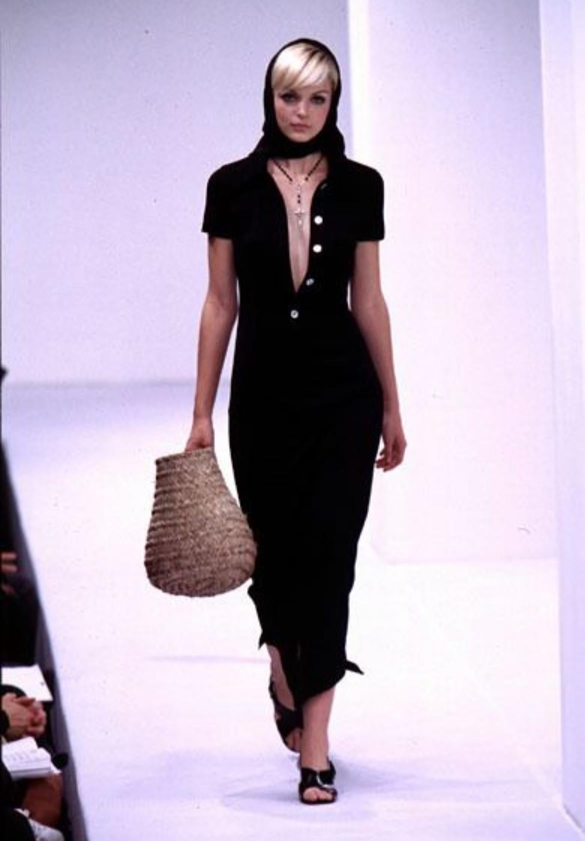 Noir Dolce & Gabbana Runway S/S 1996 - Robe longue noire à col plongeant et boutons en vente