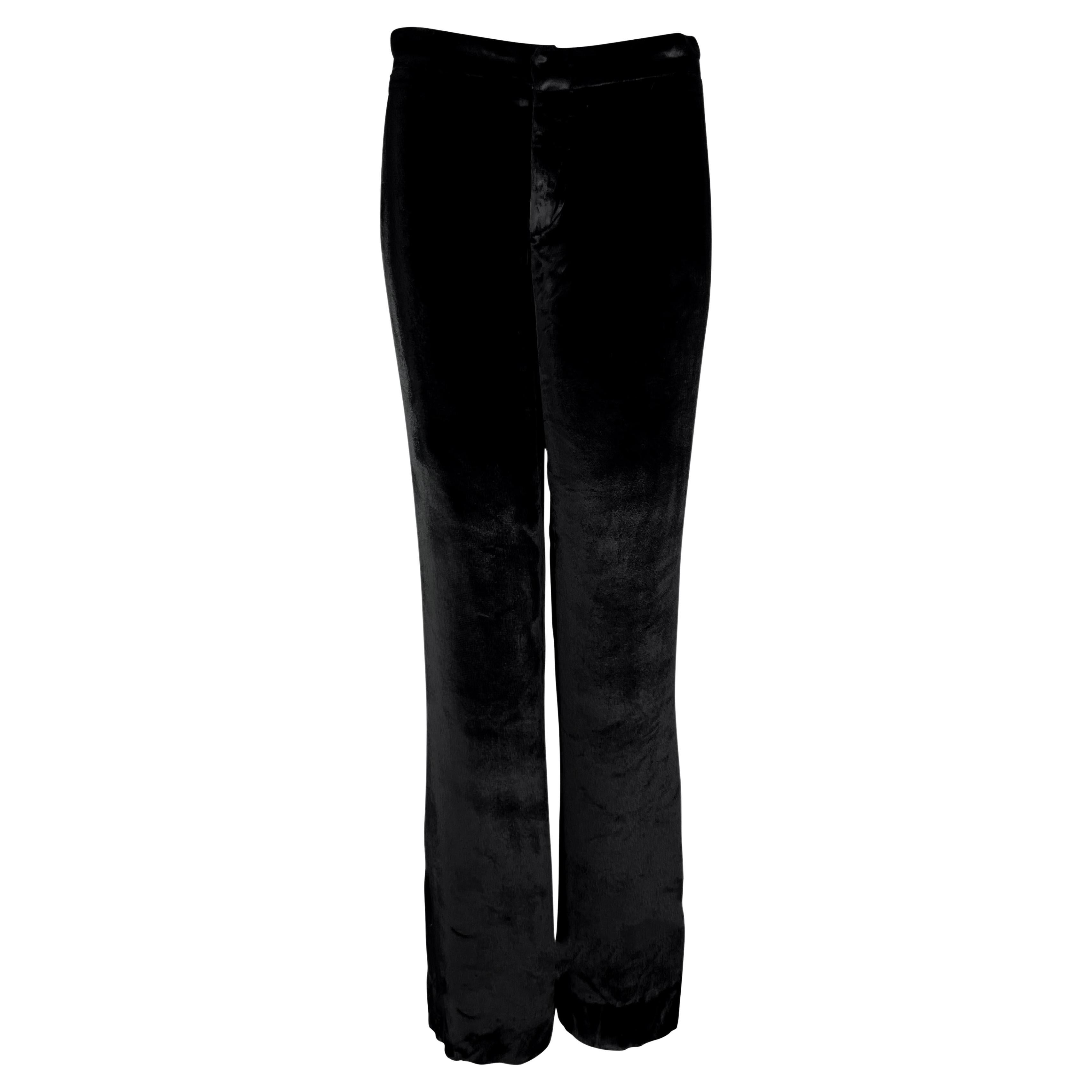 Pantalones anchos de terciopelo negro de Gucci by Tom Ford, colección Otoño/Invierno 1999, talla 40IT