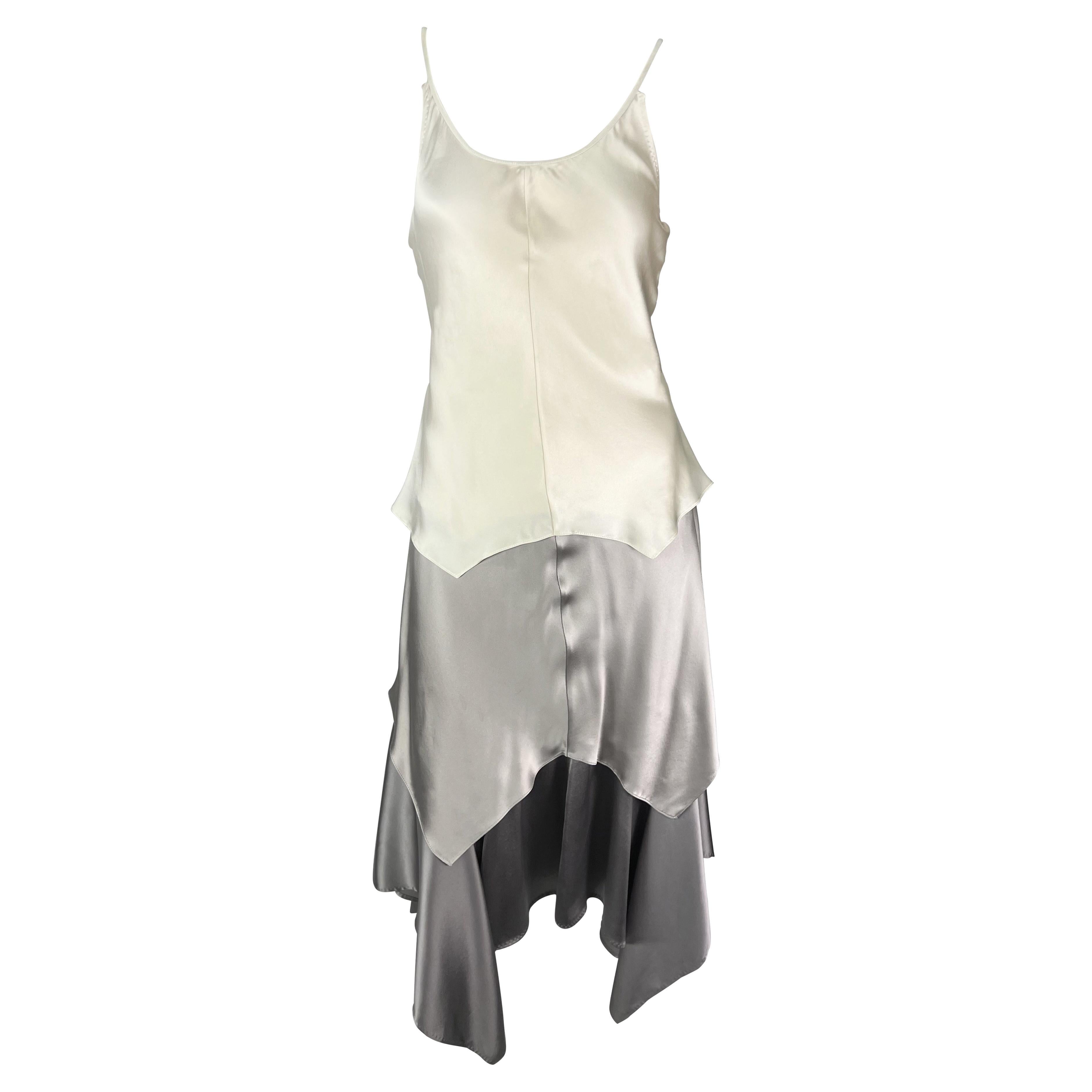 P/E 2004 Yves Saint Laurent by Tom Ford: maxi abito in raso color crema argentato in passerella in vendita