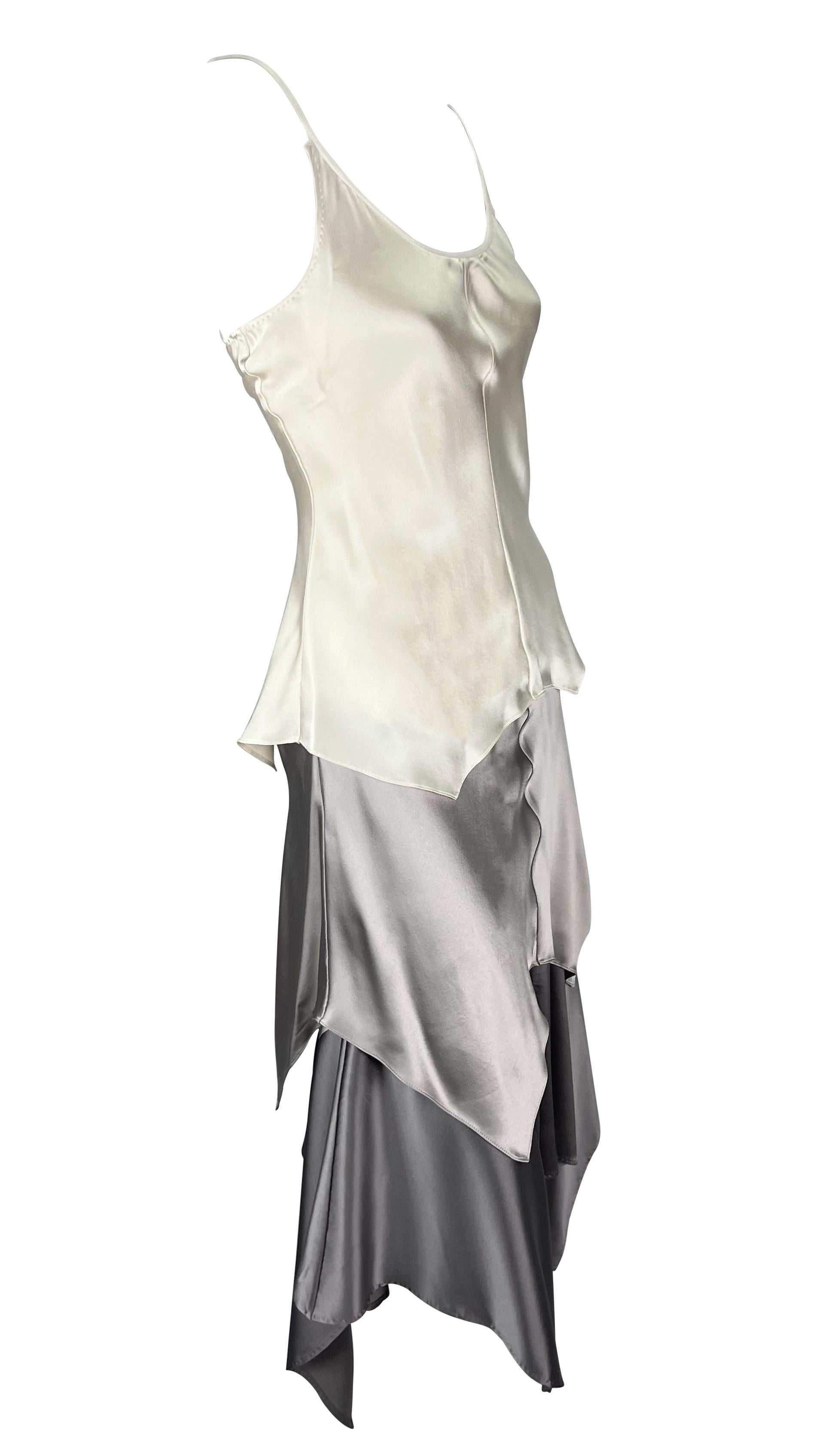 P/E 2004 Yves Saint Laurent by Tom Ford: maxi abito in raso color crema argentato in passerella in vendita 1