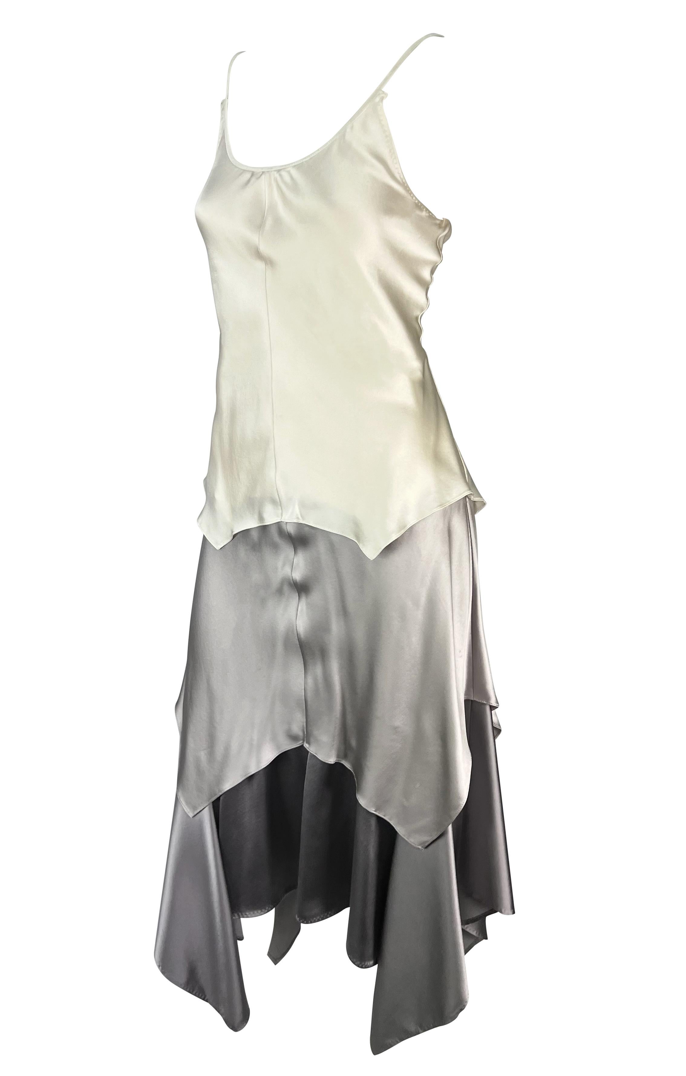 Argento P/E 2004 Yves Saint Laurent by Tom Ford: maxi abito in raso color crema argentato in passerella in vendita
