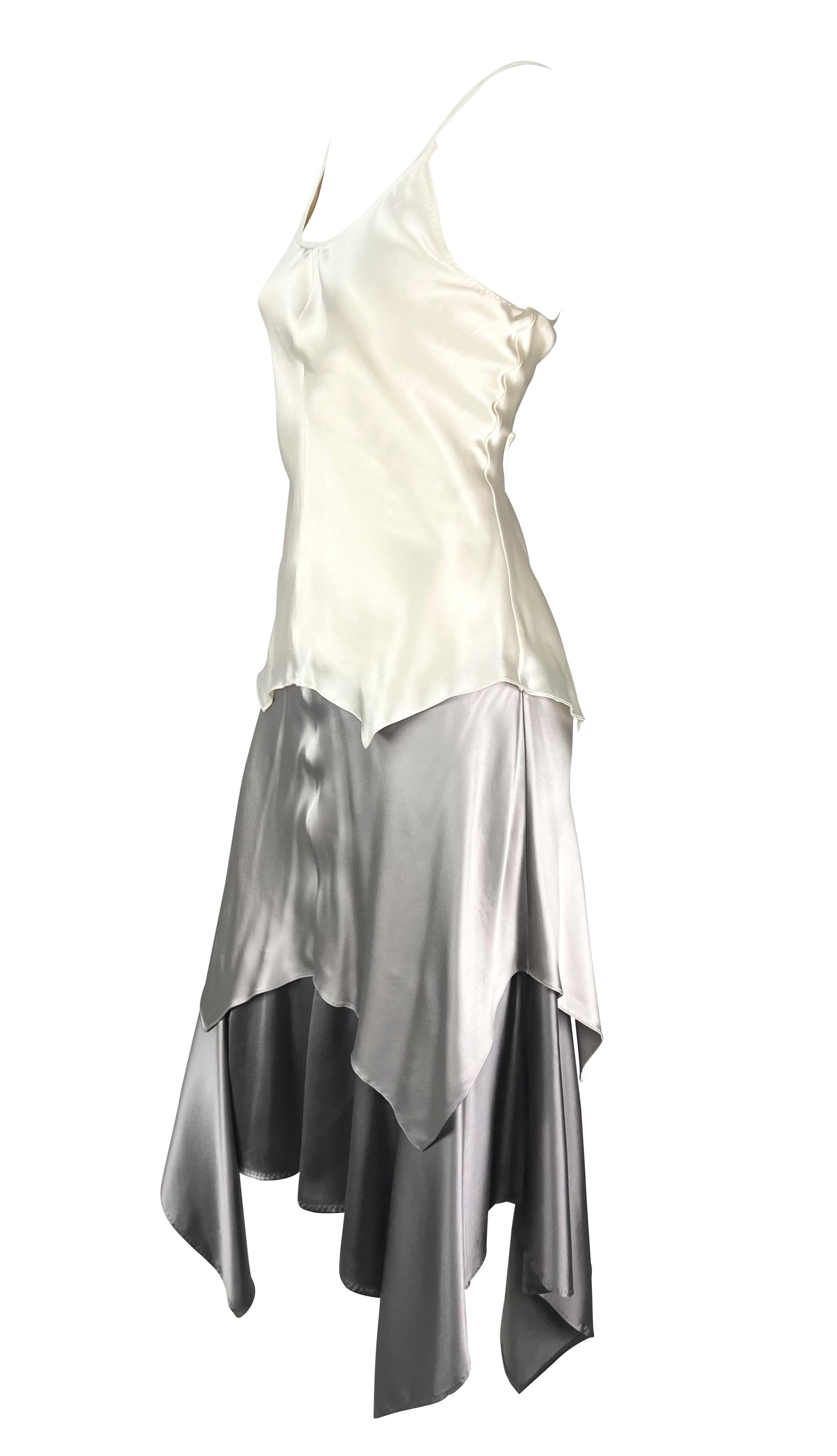 P/E 2004 Yves Saint Laurent by Tom Ford: maxi abito in raso color crema argentato in passerella In condizioni ottime in vendita a West Hollywood, CA