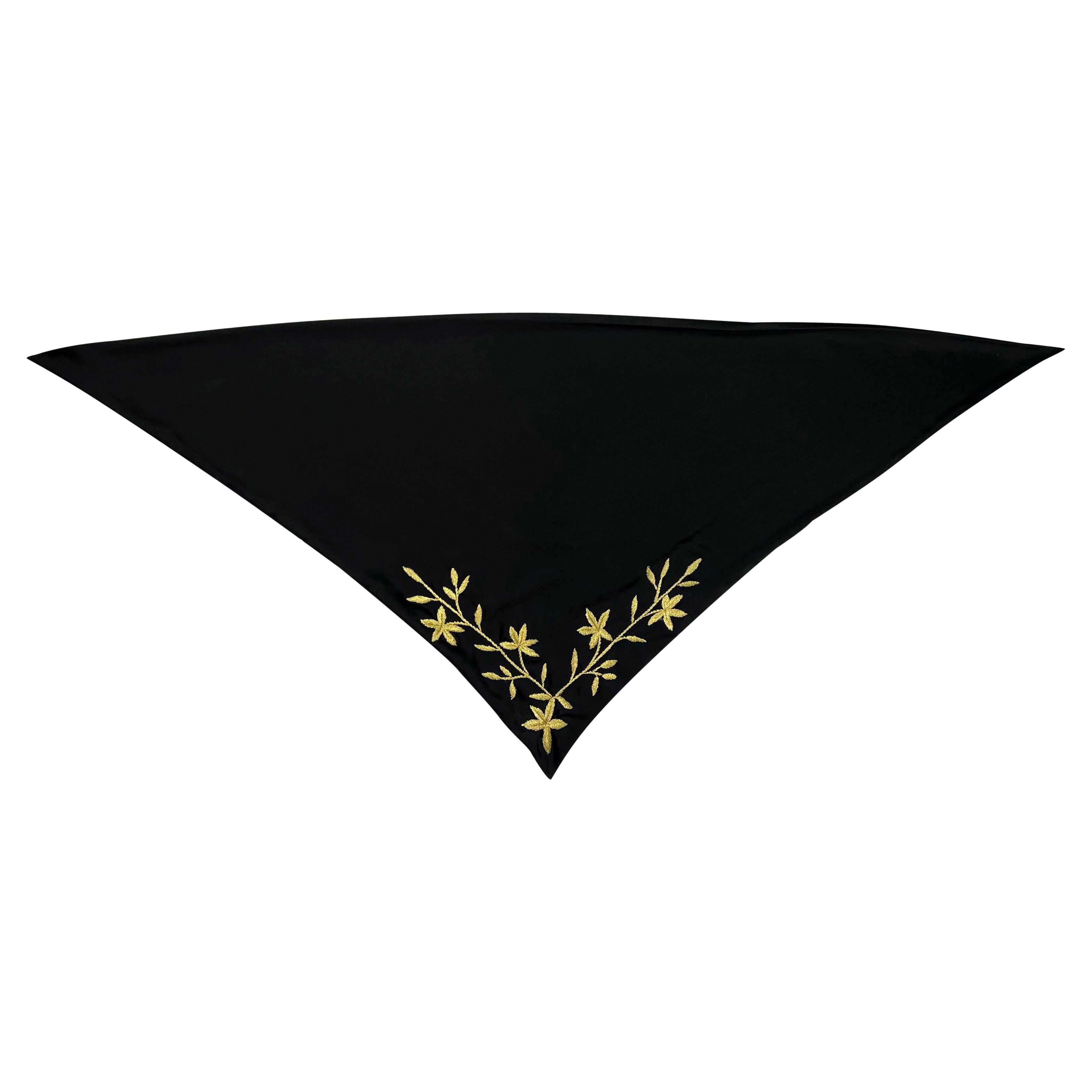 S/S 1998 Dolce & Gabbana Pasarela Bordado Oro XL Pañuelo Triángulo Negro en venta