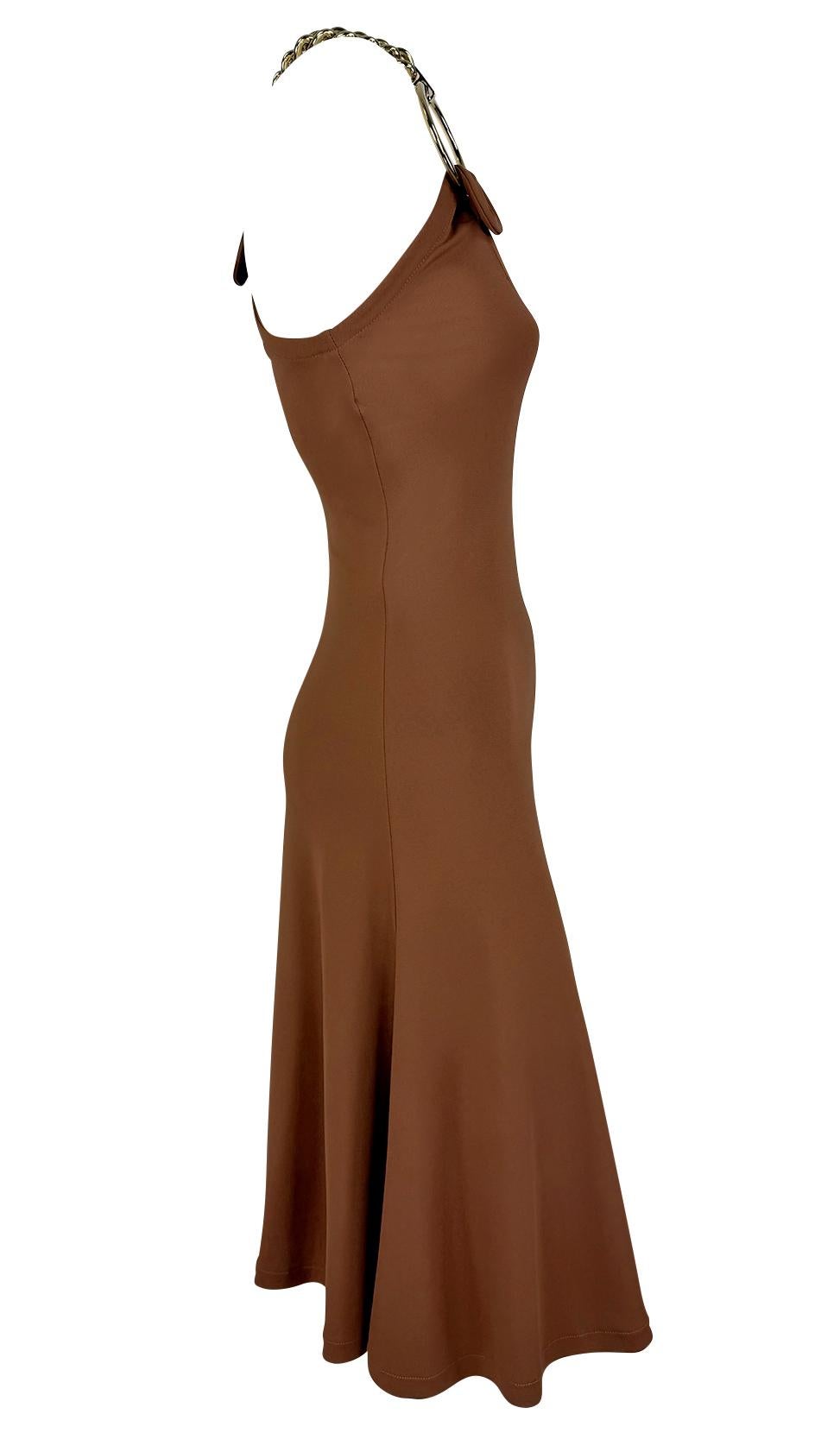 2000er Dolce & Gabbana Übergroßes Braunes Stretchkleid mit Goldkette im Zustand „Hervorragend“ im Angebot in West Hollywood, CA