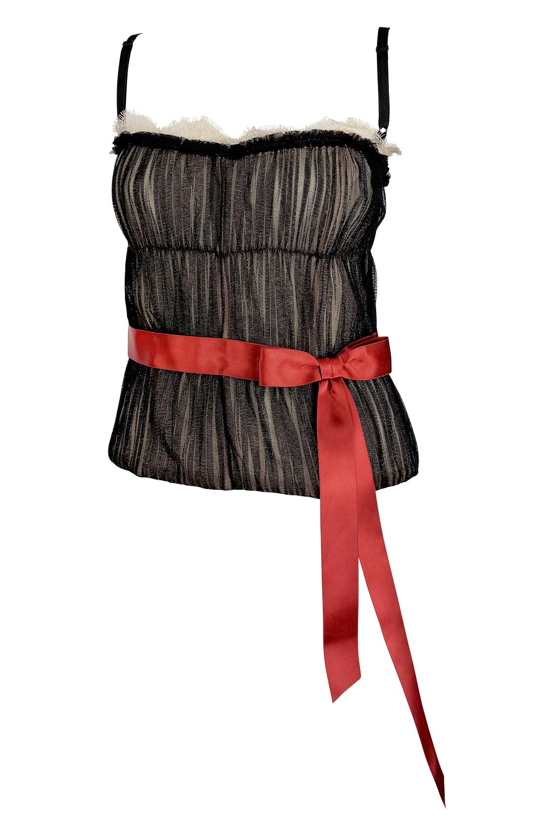 Dolce & Gabbana - P/E 2006 - Top bustier disossato con corsetto in tulle nero trasparente e fiocco rosso In condizioni ottime in vendita a West Hollywood, CA