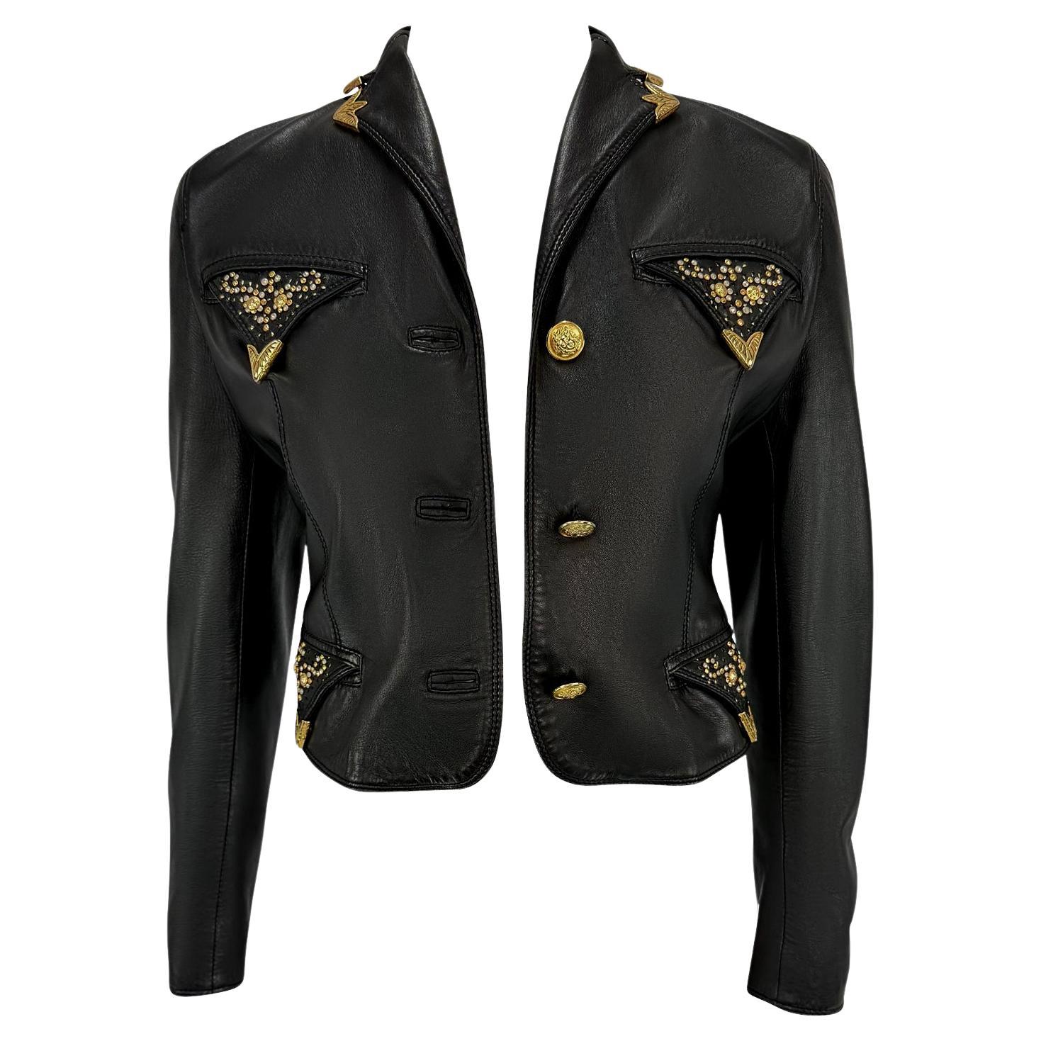 F/W 1992 Gianni Versace Gold Studded Medusa Black Leather Cropped Jacket (blouson court en cuir noir clouté)