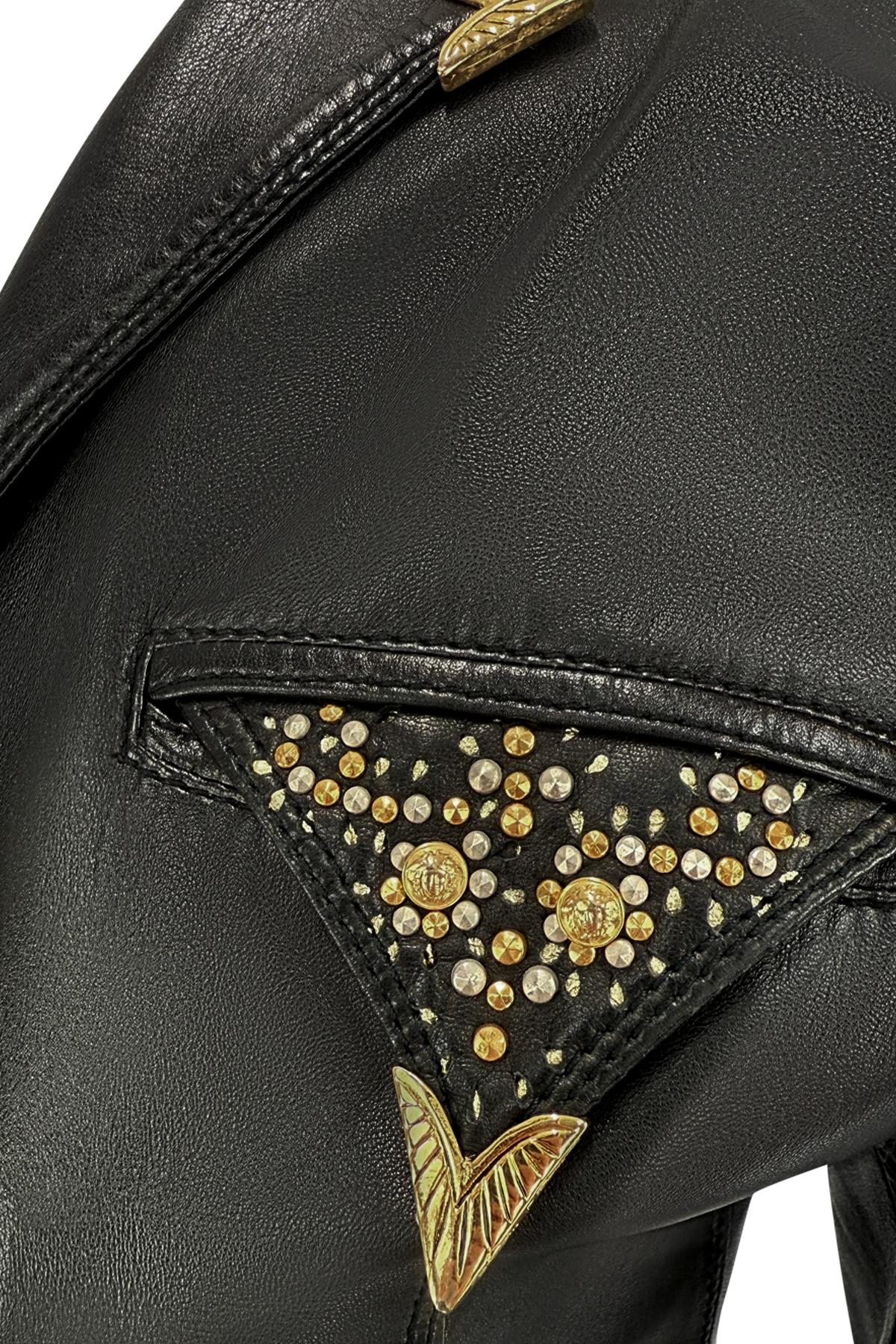 F/W 1992 Gianni Versace Goldbeschlagene Medusa Schwarzes Leder Gekürzte Jacke im Zustand „Gut“ im Angebot in West Hollywood, CA