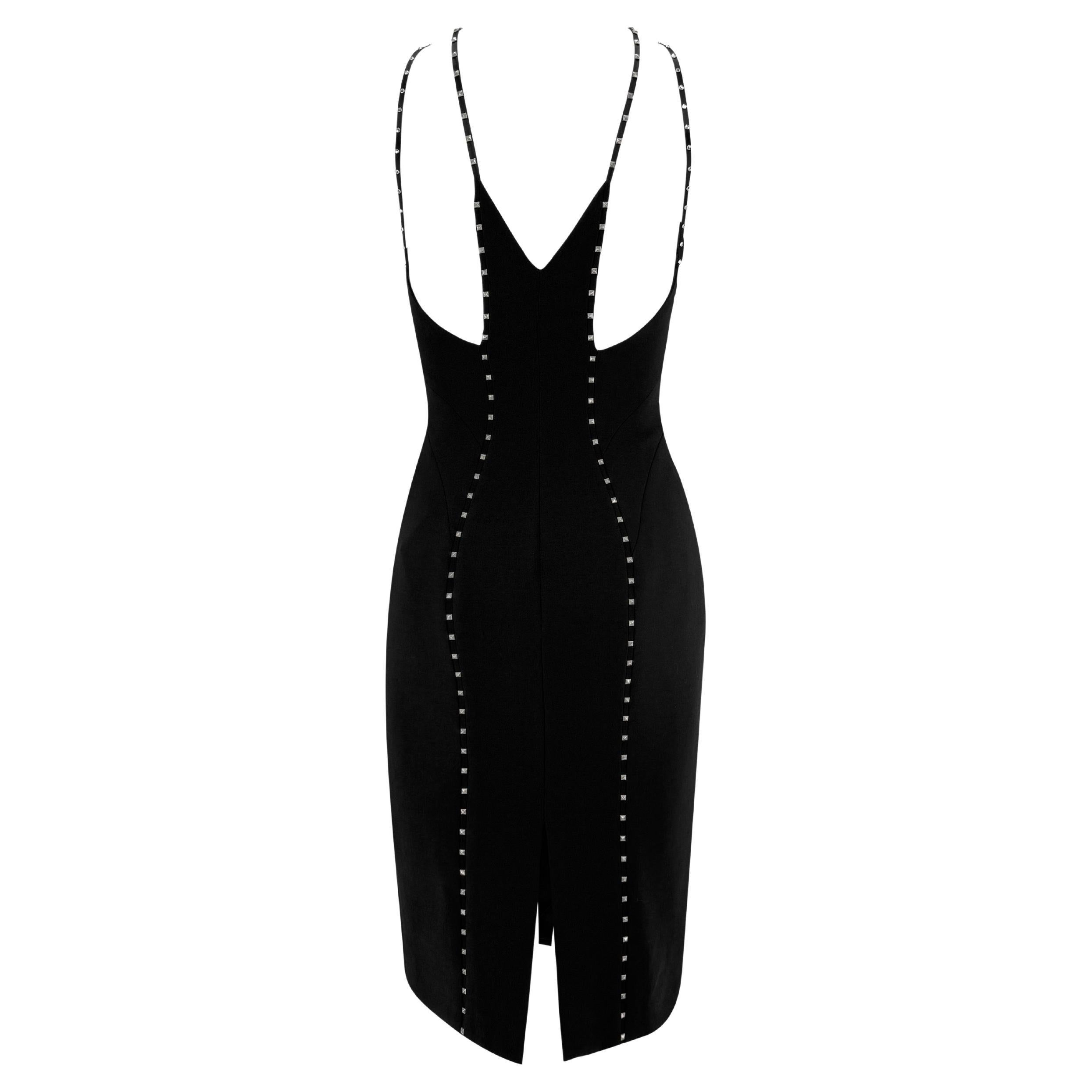 NWT F/W 2004 Versace by Donatella Runway Schwarzes Bleistiftkleid aus Wolle mit Nieten im Angebot 3