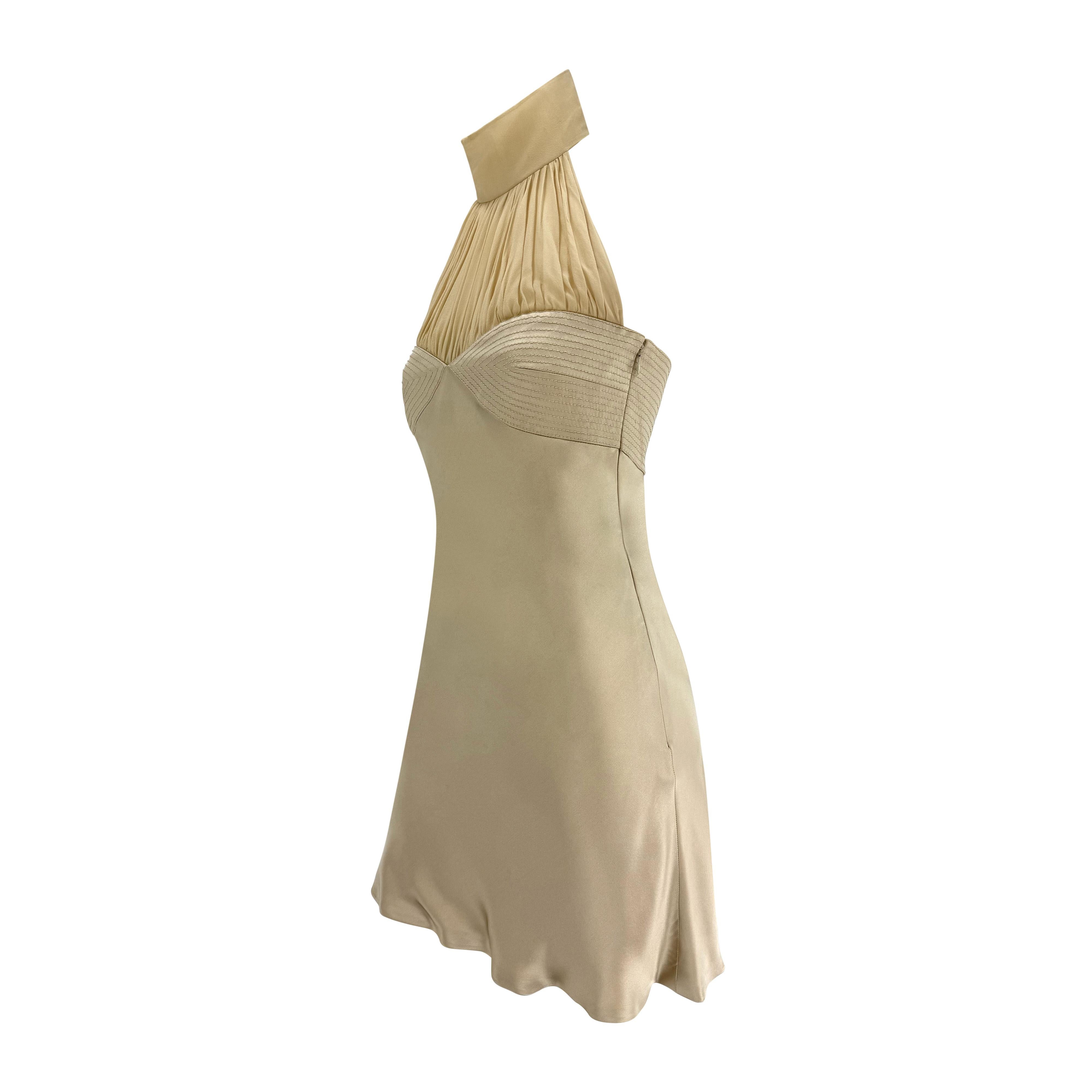 F/W 2001 Gianni Versace by Donatella Runway Champagne Satin Backless Flare Mini Bon état - En vente à West Hollywood, CA