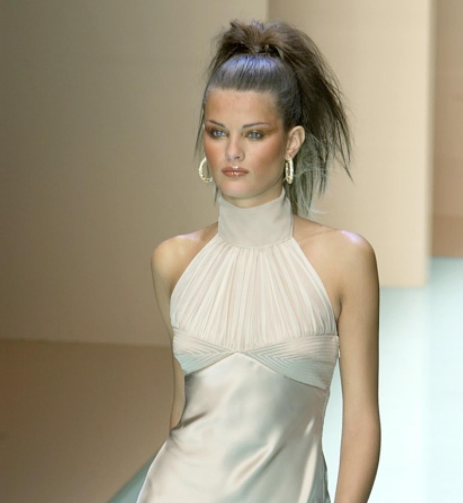 Marron F/W 2001 Gianni Versace by Donatella Runway Champagne Satin Backless Flare Mini en vente