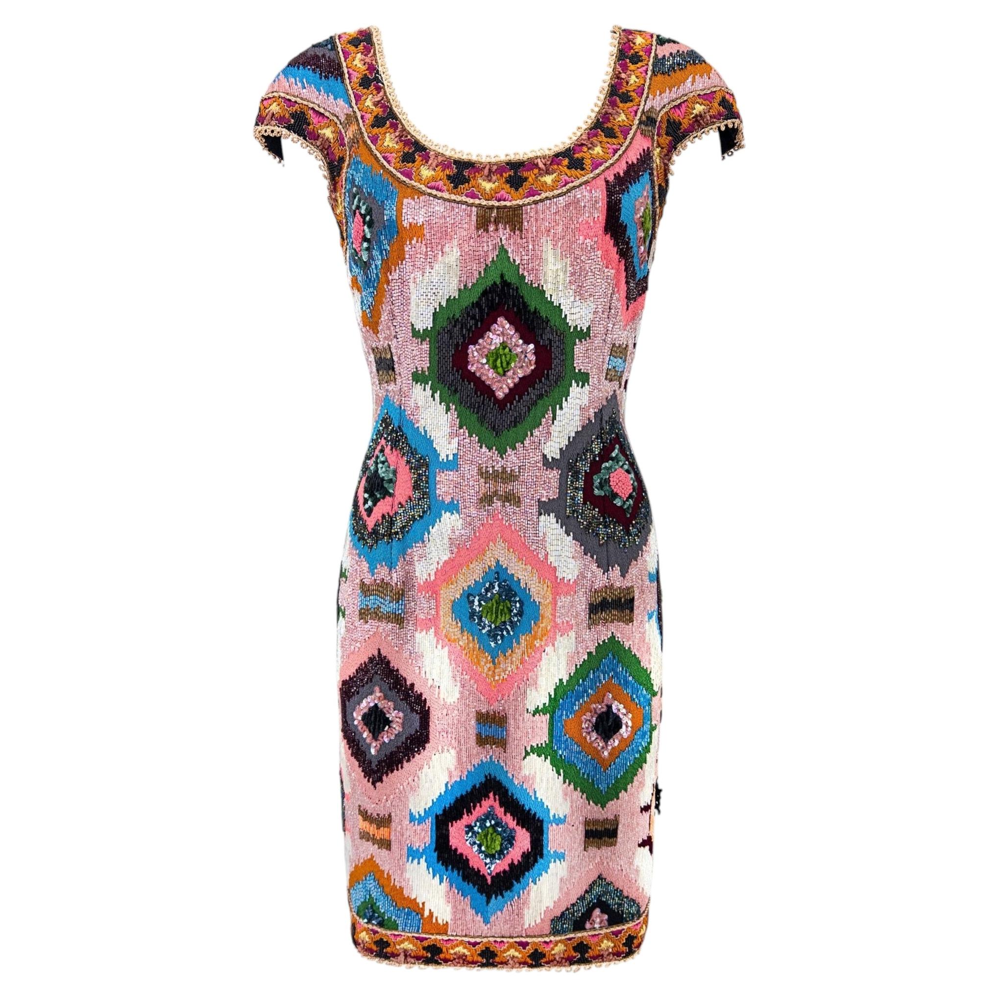Autunno/Inverno 1991 Valentino Garavani: abito rosa con motivo ikat riccamente decorato con perline, 8