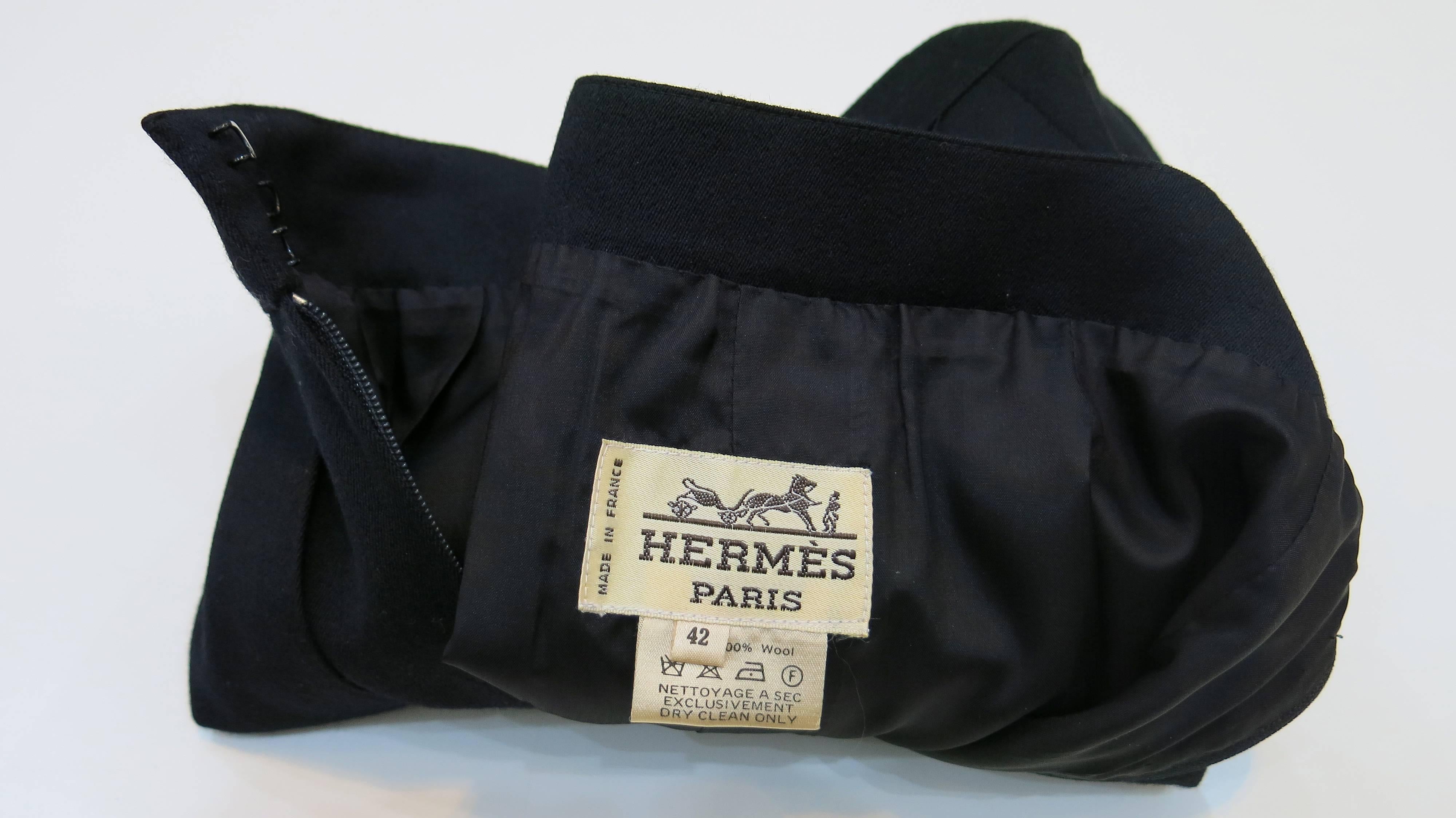 Hermès Black Knee Length Belt Detail Pencil Skirt Size 4, Late 1970s For Sale 3