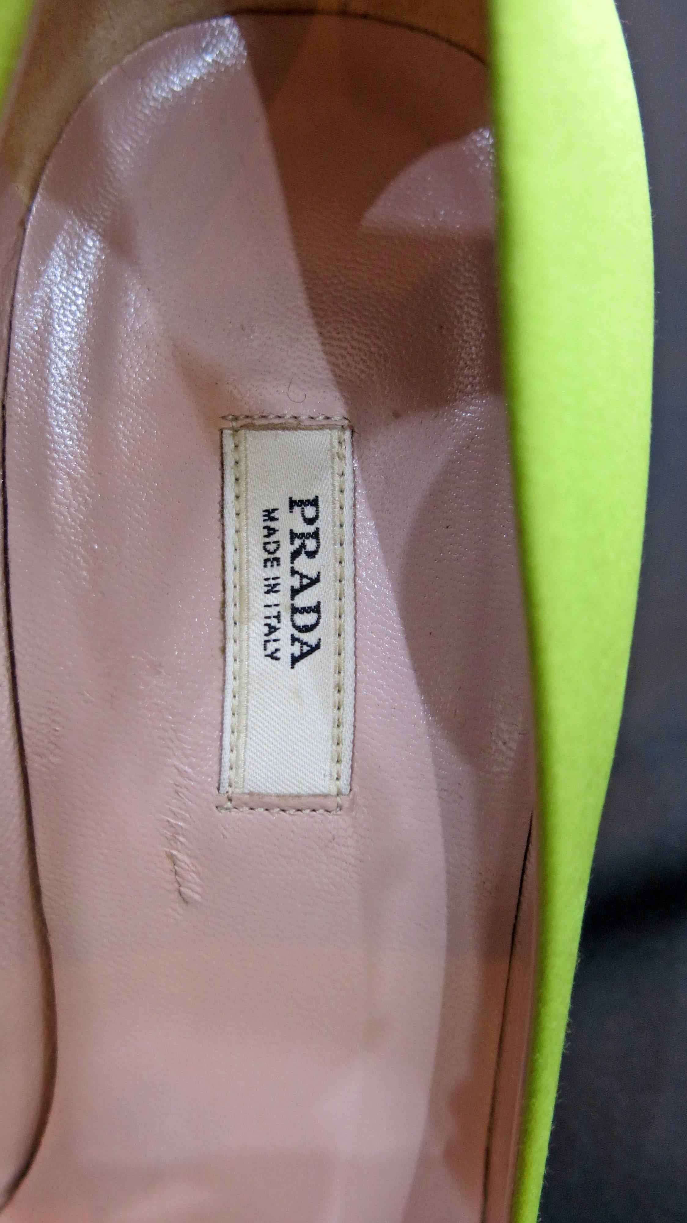 Prada Green Satin Alligator Toe Pumps Size 37.5 In Excellent Condition For Sale In Brooklyn, NY