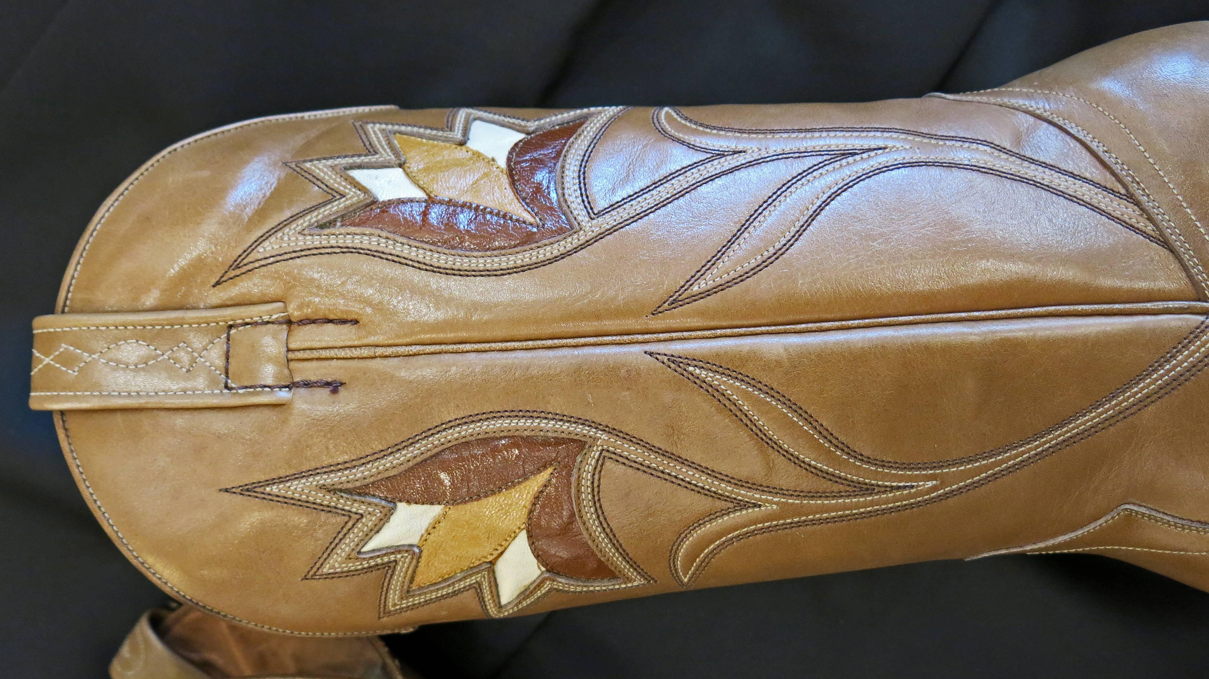 Light brown leather boots with inlay flower designs on both sides and decorative stitching throughout. Very beautiful and eye-catching design. Wooden heel and sole. 11.5