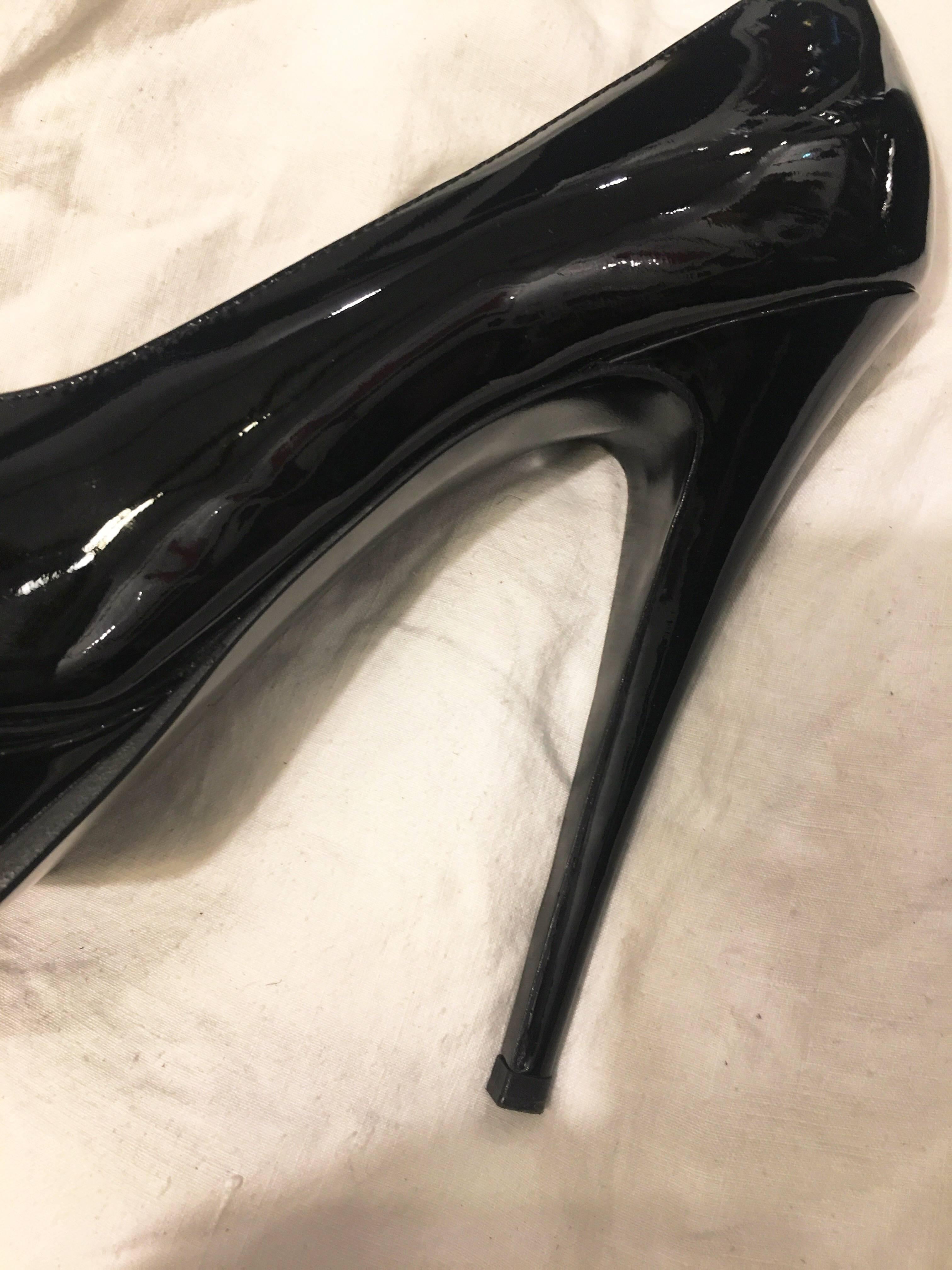 Black Yves St Laurent 5.5 inch Stiletto Heels Size 40 For Sale