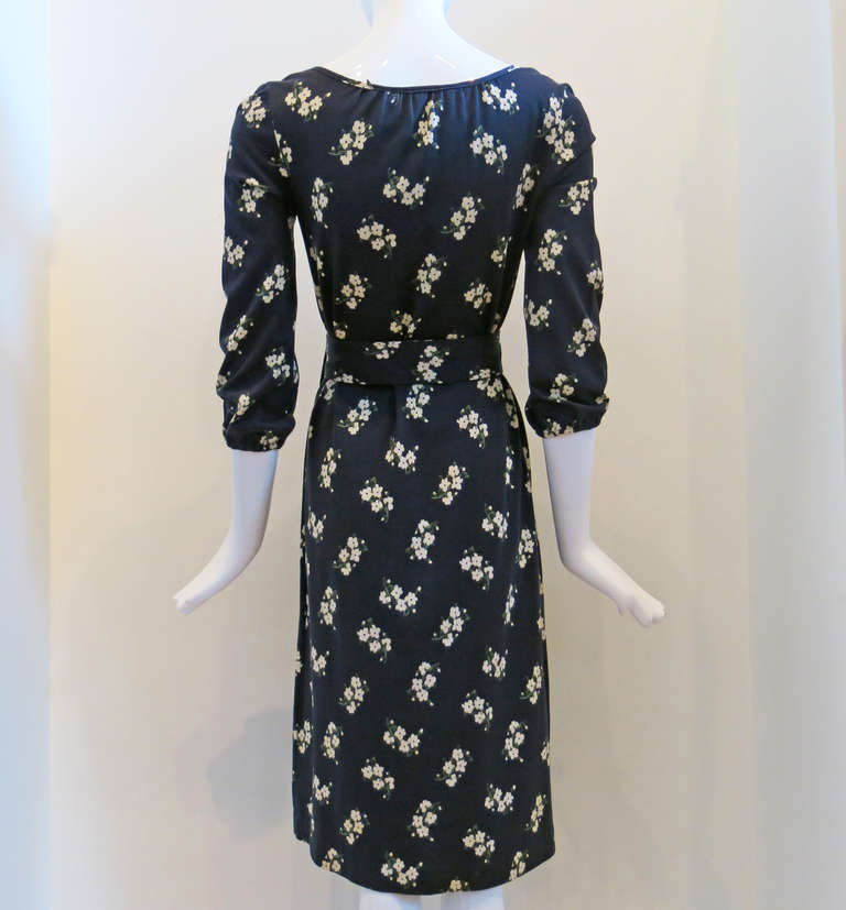 1970s Diane von Furstenberg Cotton Mini Floral Print Jersey Dress In Excellent Condition In Brooklyn, NY